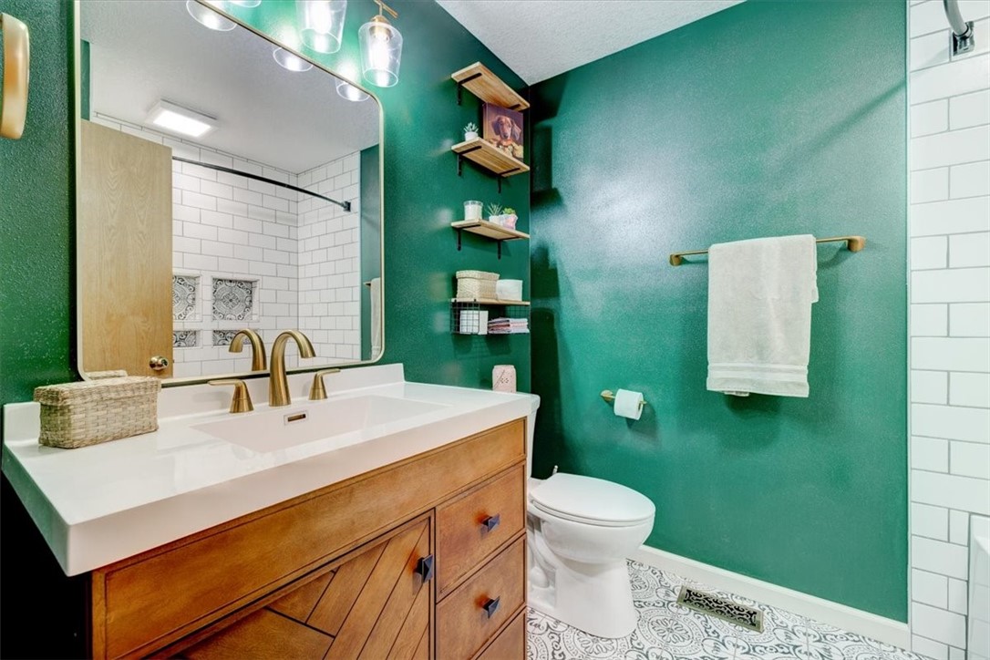 *Remodeled full bath upstairs!