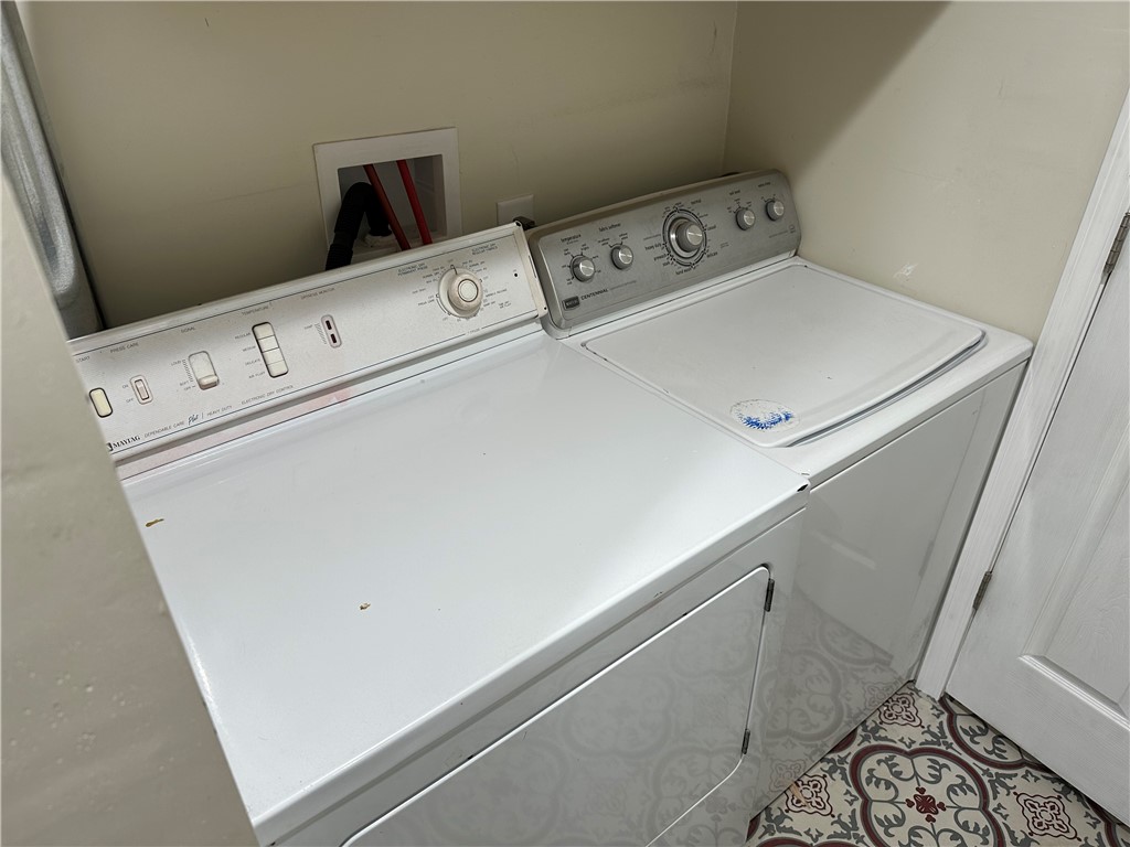 Main level washer dryer