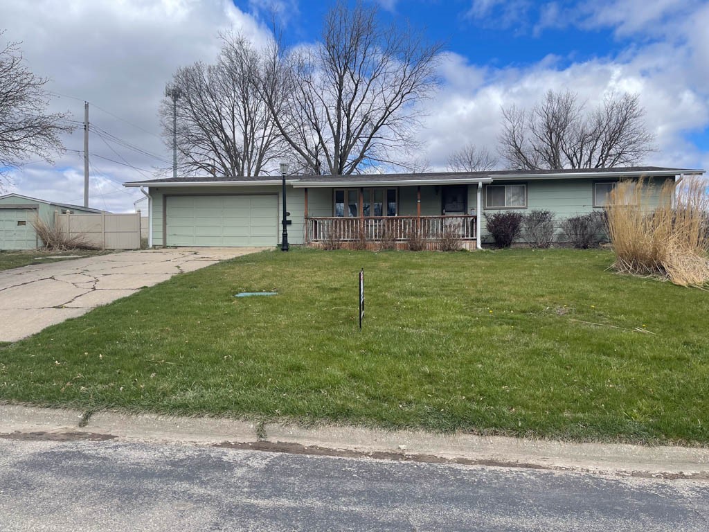 315 2nd Avenue, Grinnell, Iowa 50112, 3 Bedrooms Bedrooms, ,1 BathroomBathrooms,Residential,For Sale,2nd,692625