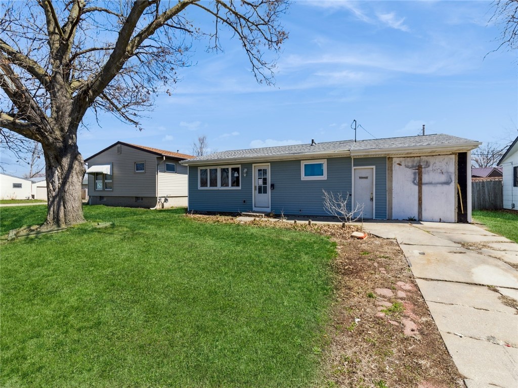 209 14th Street, Marshalltown, Iowa 50158, 3 Bedrooms Bedrooms, ,1 BathroomBathrooms,Residential,For Sale,14th,692825