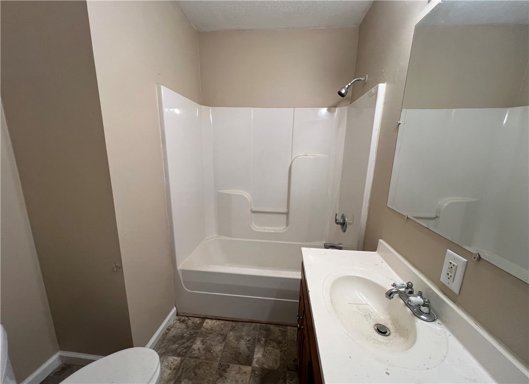 901 25th Court, Des Moines, Iowa 50317, 2 Bedrooms Bedrooms, ,1 BathroomBathrooms,Residential,For Sale,25th,693378