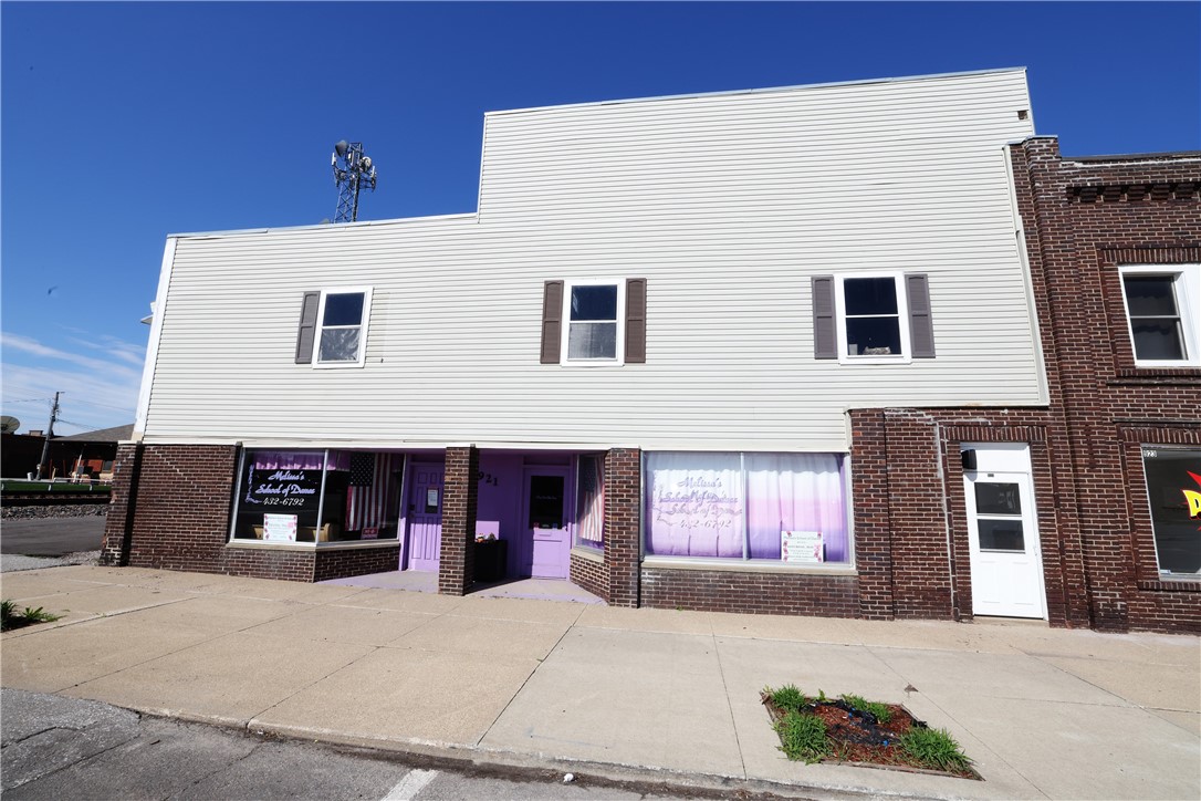 927 Story Street, Boone, Iowa 50036, ,Commercial Sale,For Sale,Story,693710
