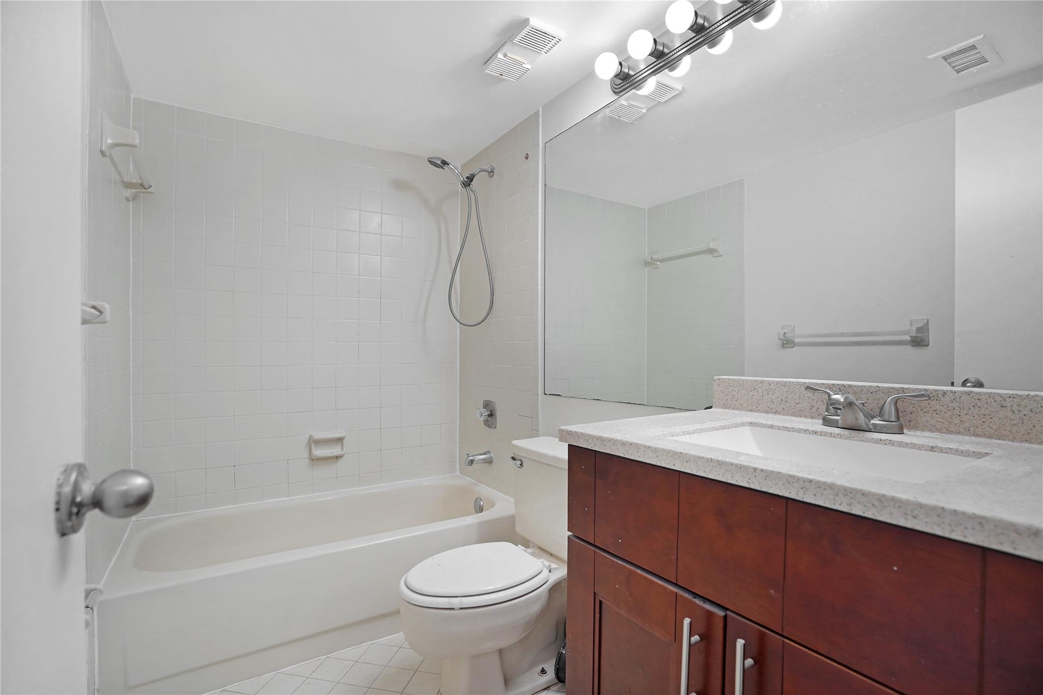 109 Lake Emerald Dr 110