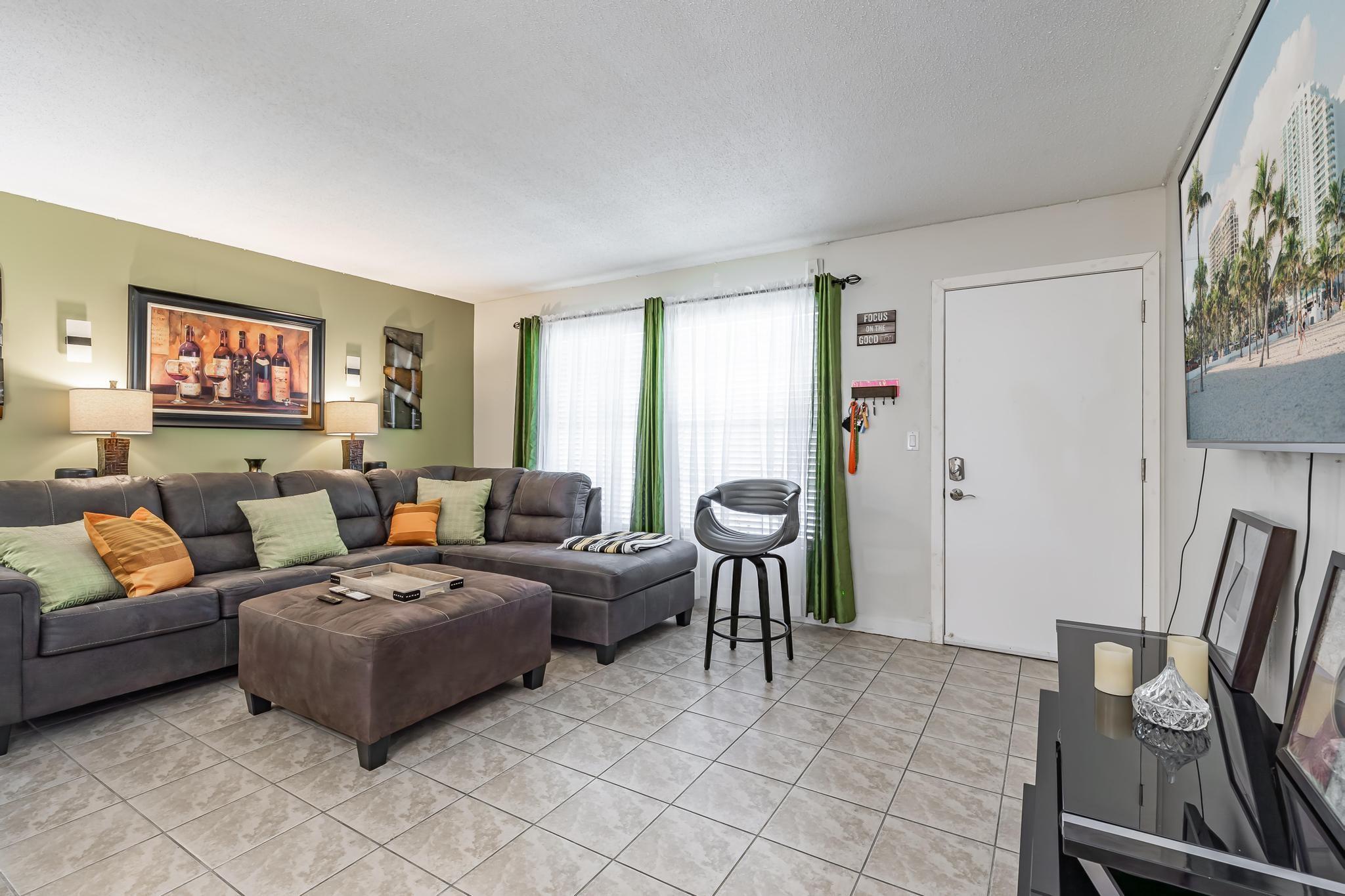 Photo 4 of home located at 2901 NW 47th Ter 340B, Lauderdale Lakes FL
