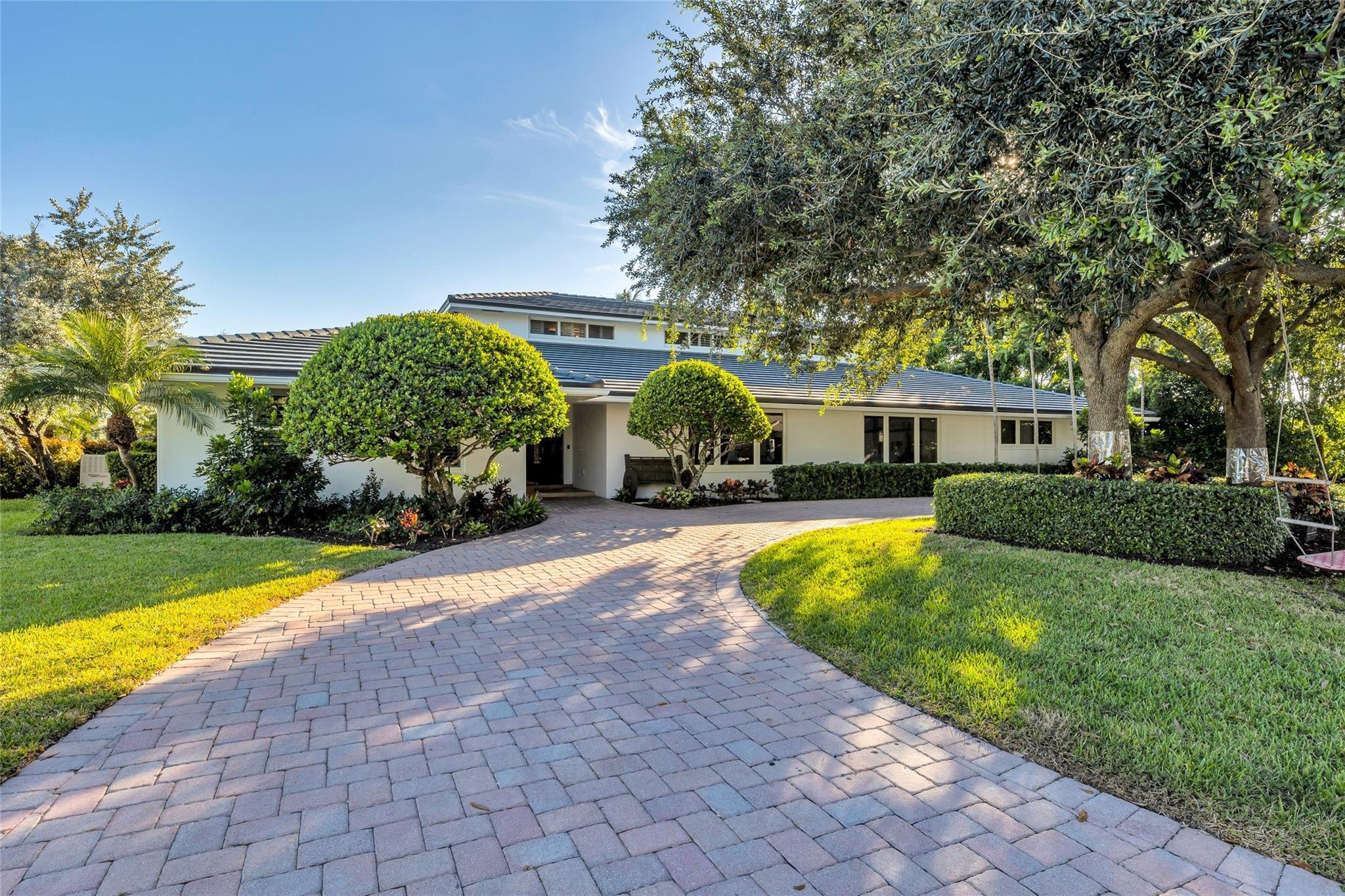 2 MENDOTA LN, Sea Ranch Lakes, Florida 33308