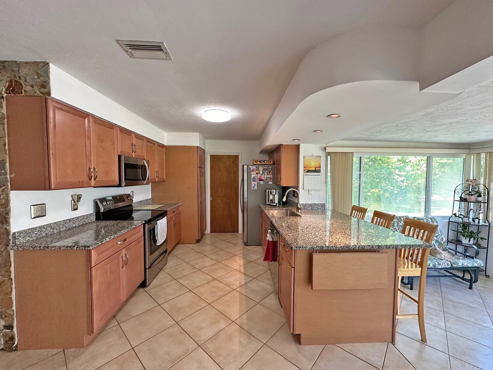 Photo 10 of home located at 8952 SW 52nd Street, Cooper City FL