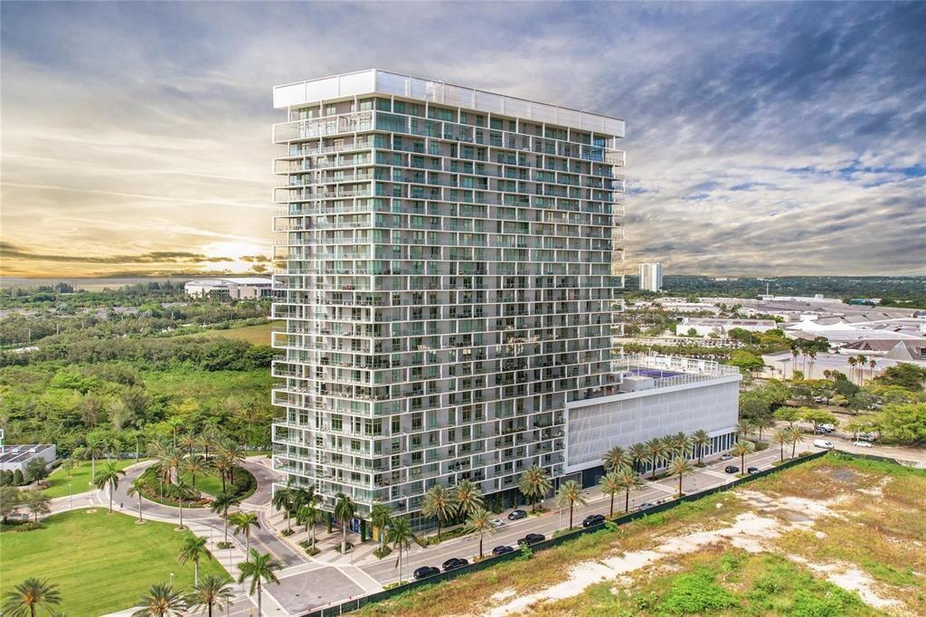Condo for Sale in Sunrise, FL