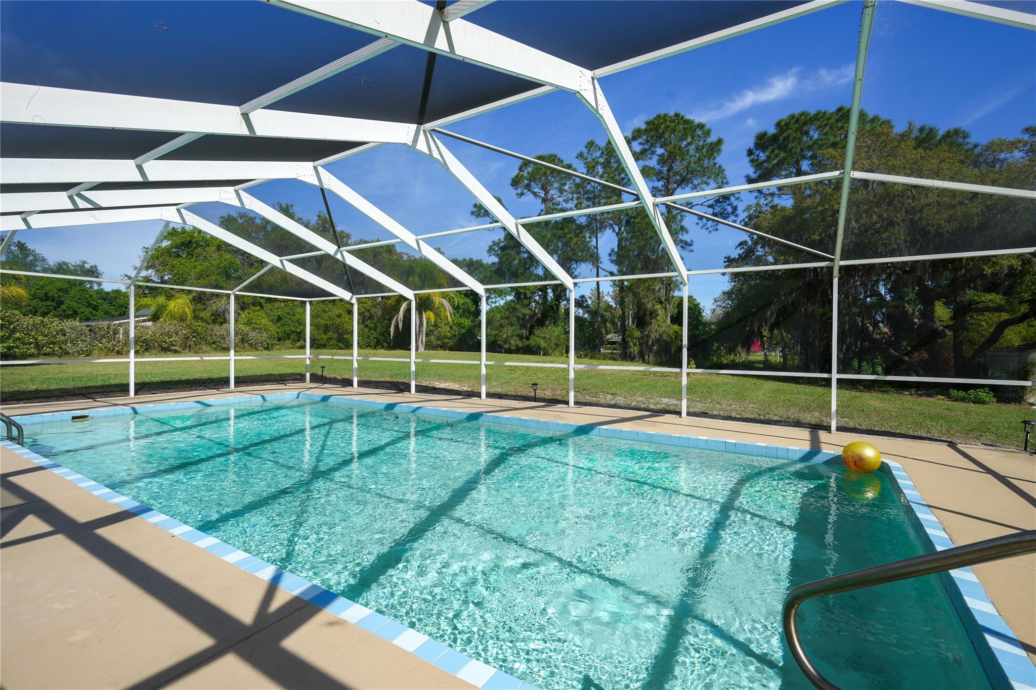 Photo 11 of home located at 9437 Pines Tree Dr., Lake Wales FL