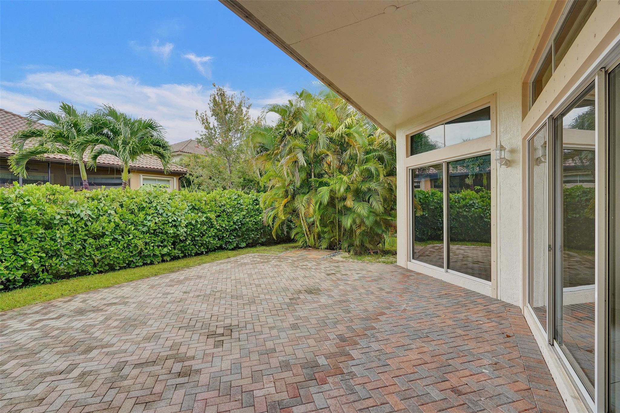 7467 NW 114th Ter