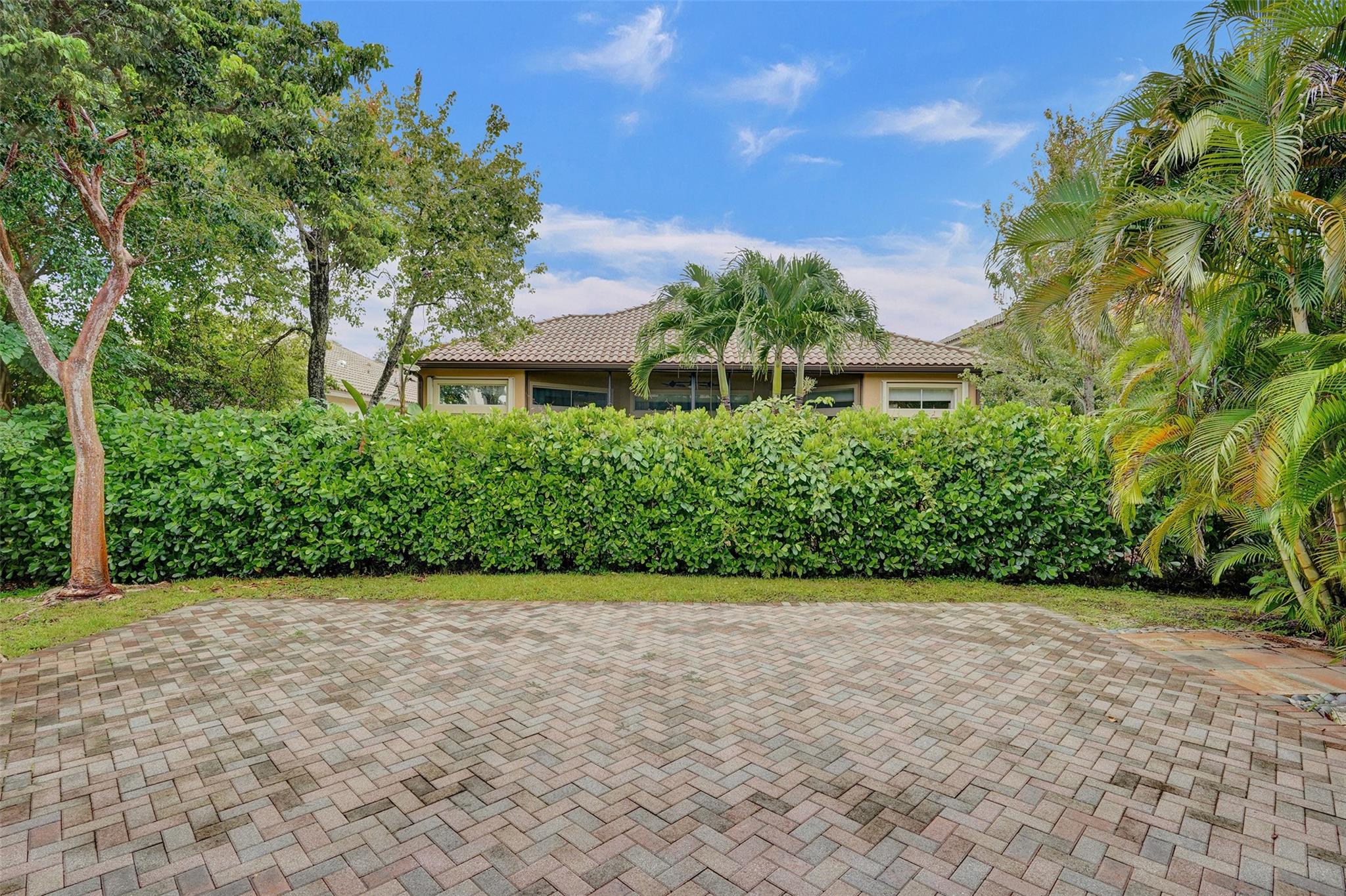 7467 NW 114th Ter