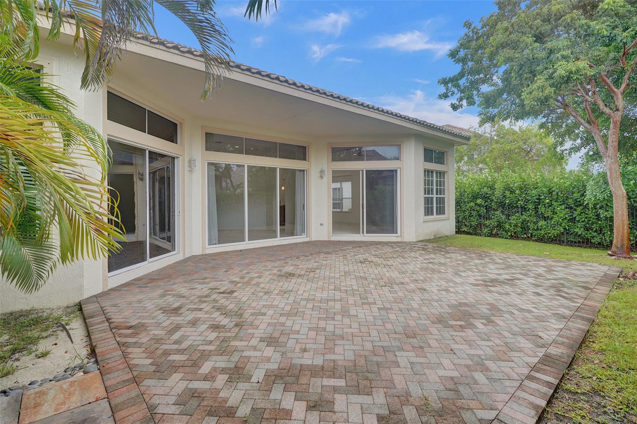 7467 NW 114th Ter
