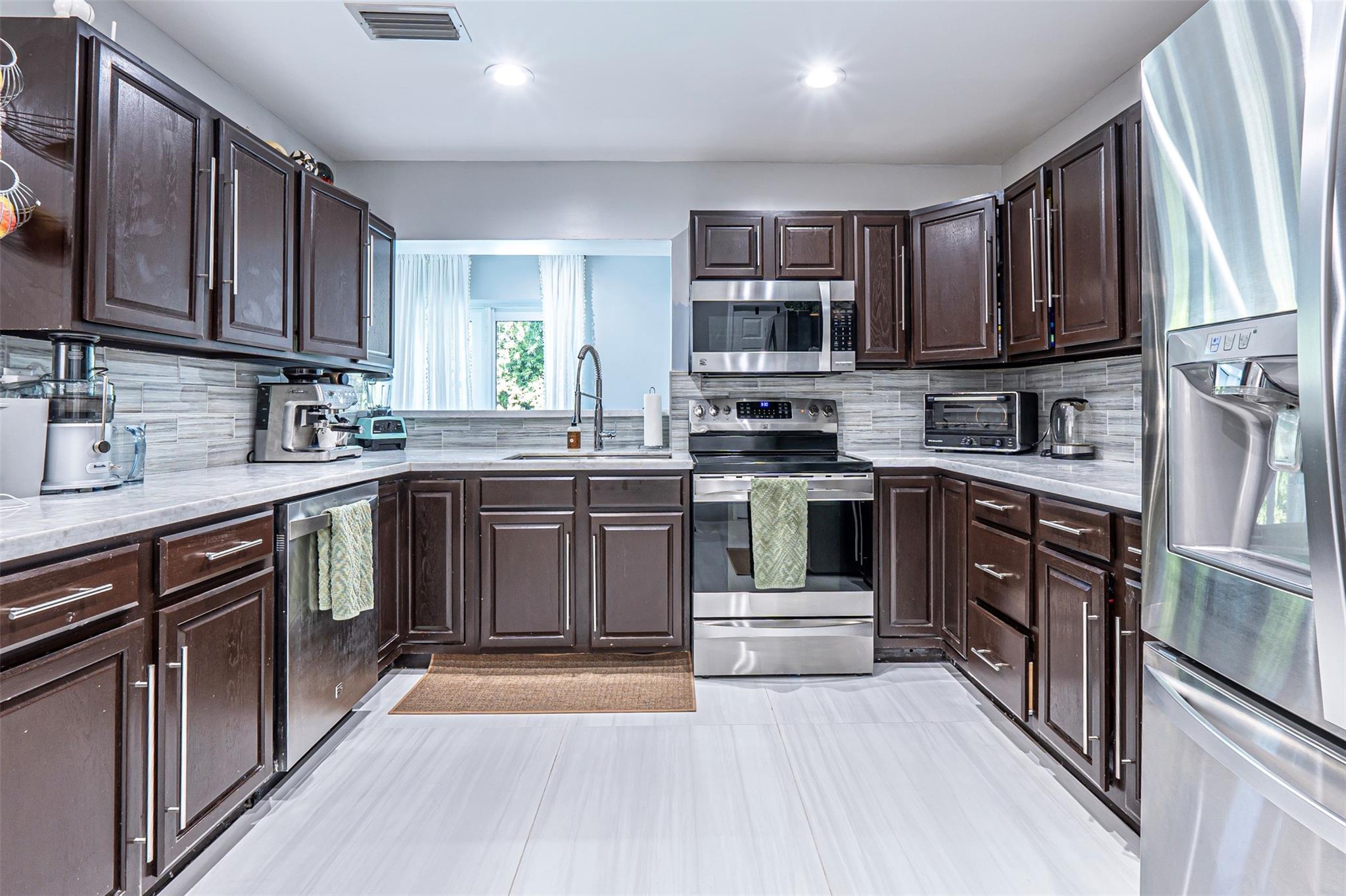 1540 Se 23rd Ave, Pompano Beach, FL 33062, 3 Bedrooms , 2 Bathrooms ,Single Family Home,Pending,F10462431, Horizon Palm Realty Group