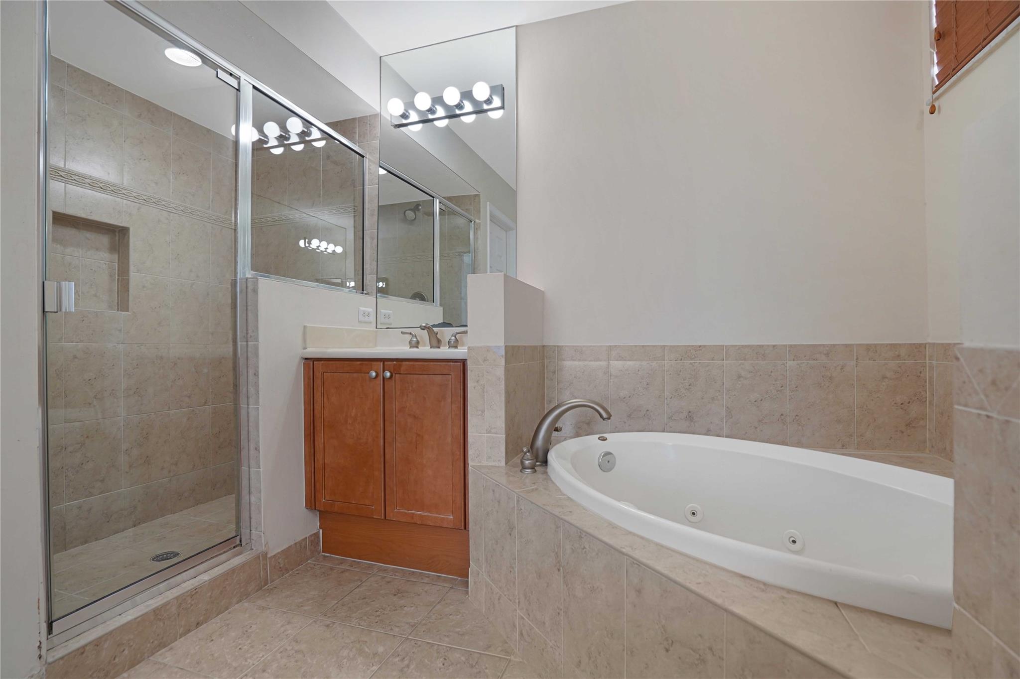 1033 NE 17th Way 1401