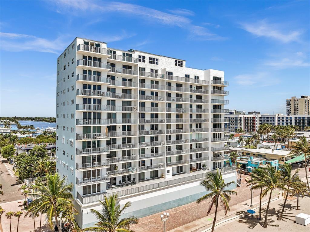 Apartamento à Venda em Hollywood, FL