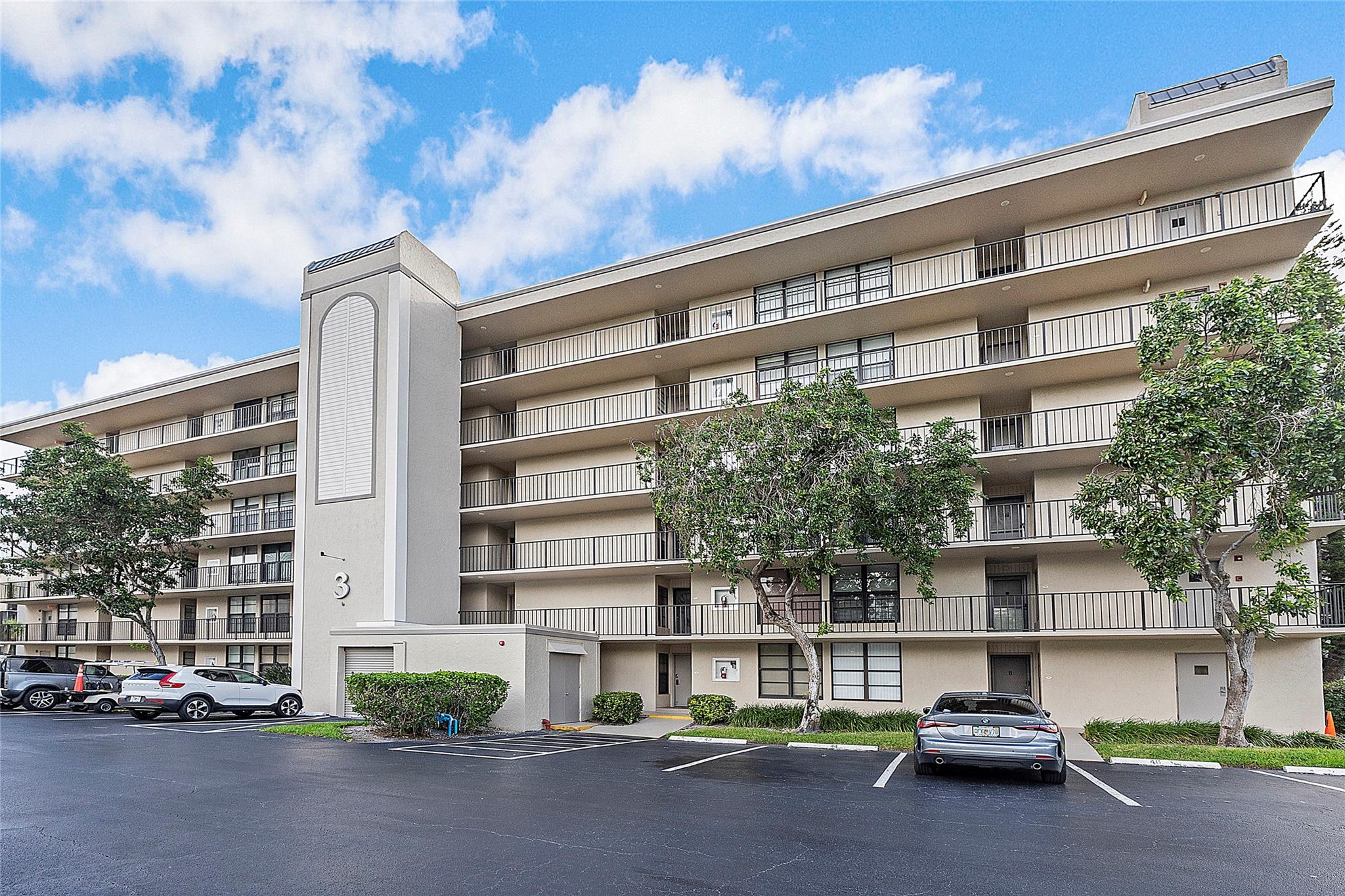 Photo 10 of home located at 3 Royal Palm Way 204, Boca Raton FL