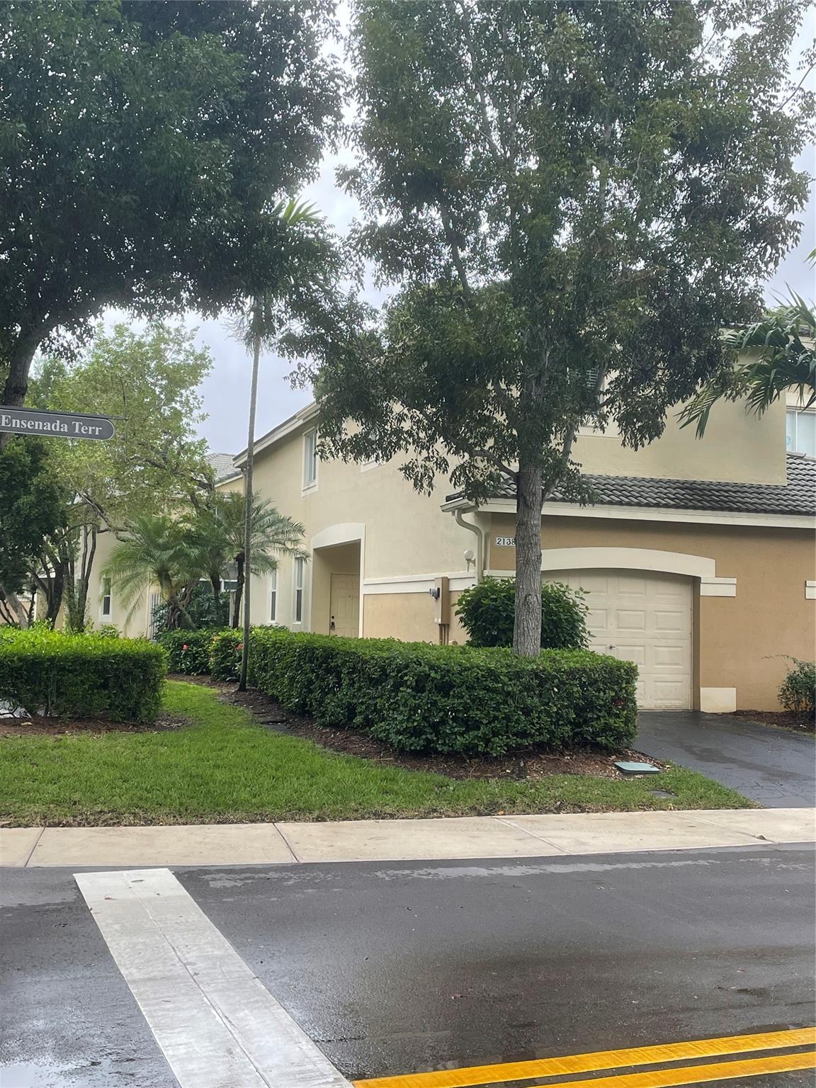 Excellent charming corner townhouse  in the gated community of San Mateo. Recently updated, new flooring at second floor , Samsung appliances, extra garage spaces and more.