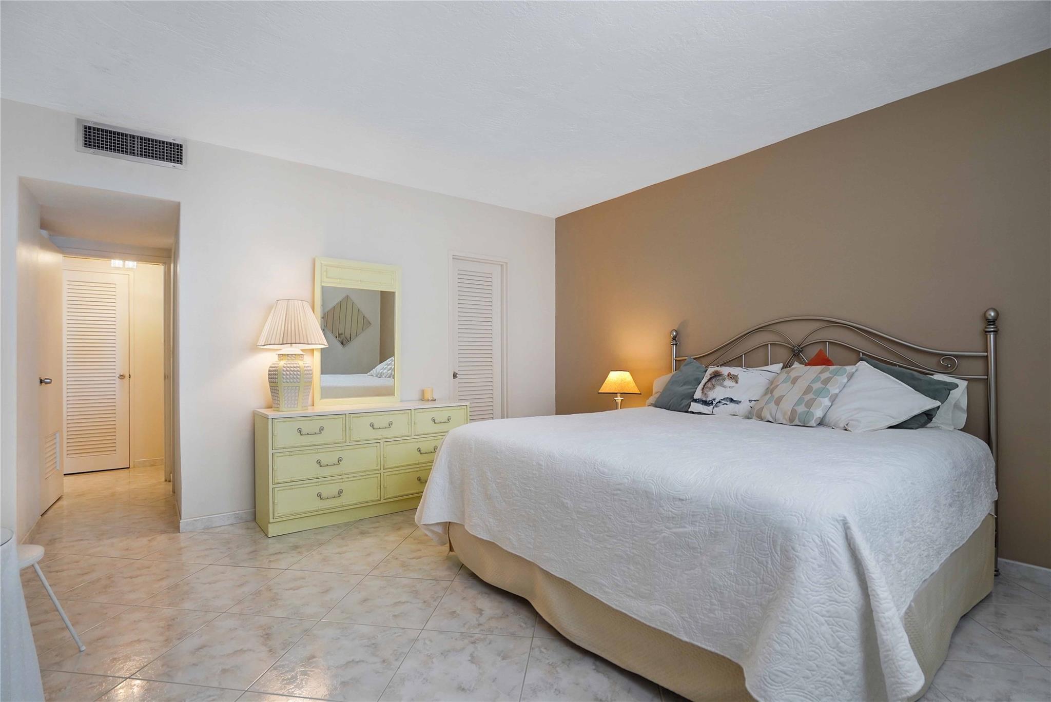 4250 Galt Ocean Dr 14T
