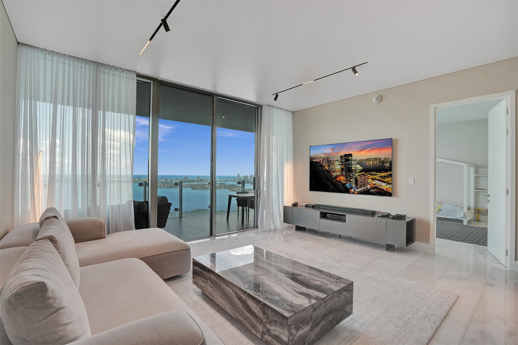 Condo for Sale in Miami, FL
