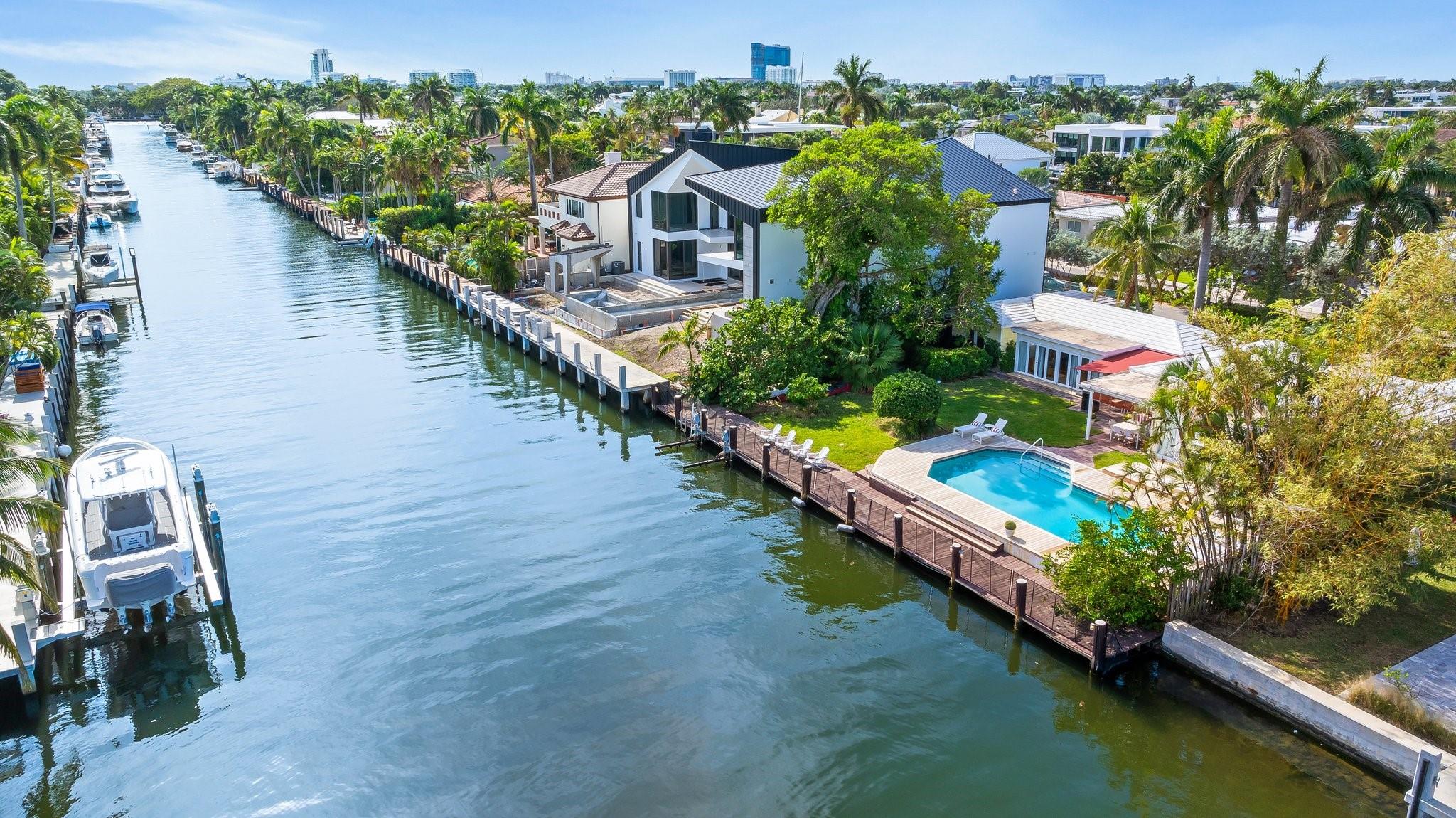 512 Riviera Dr, Fort Lauderdale, Florida 33301