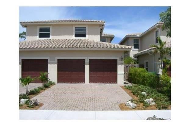 No HOA! Spacious 3/2.5 Townhome with Den/Office & 2-Car Garage – Built in 2008, Looks Like New!

This beautifully maintained townhome offers 3 bedrooms, 2.5 bathrooms, and a versatile den/office. Featuring tile floors throughout, the home boasts modern finishes including granite countertops and stainless steel appliances. The open and airy living spaces include a large living room and an open loft, perfect for additional relaxation or entertainment.

The master suite is huge with walk-in closets, while the additional bedrooms provide ample space for family or guests. Enjoy the convenience of a washer and dryer, as well as a half bath on the first floor. The privacy-fenced backyard.