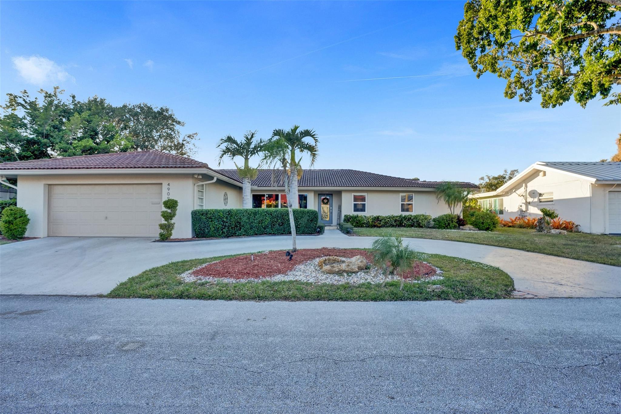 4909 N Travelers Palm Ln