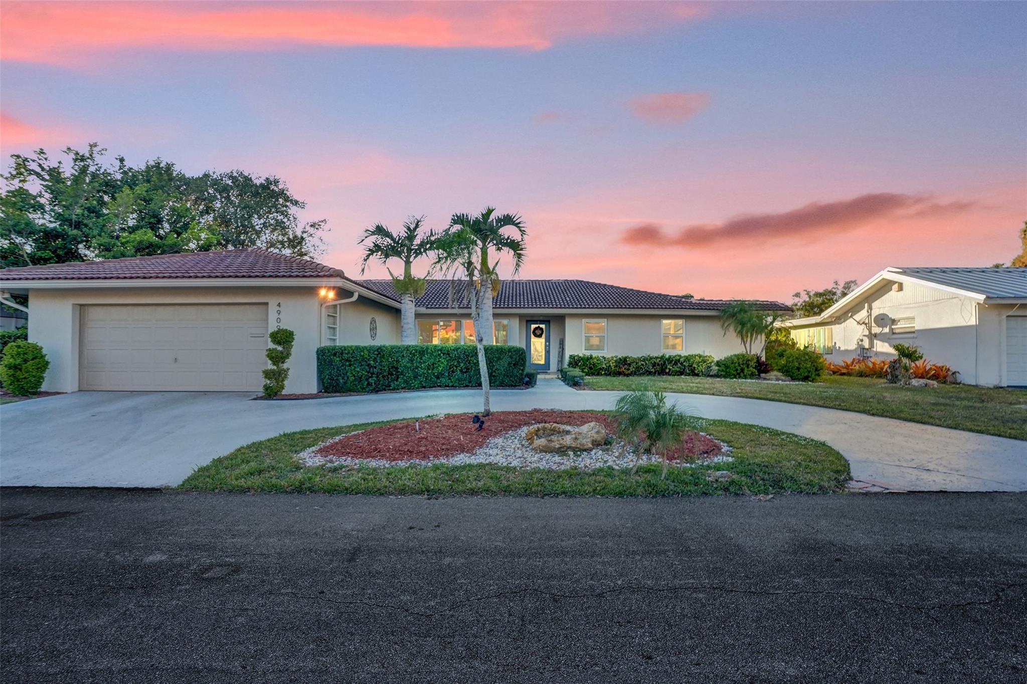 4909 N Travelers Palm Ln