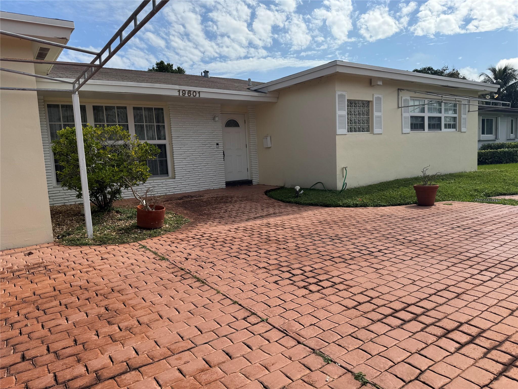 19601 19th Ct, Miami, Florida 33179