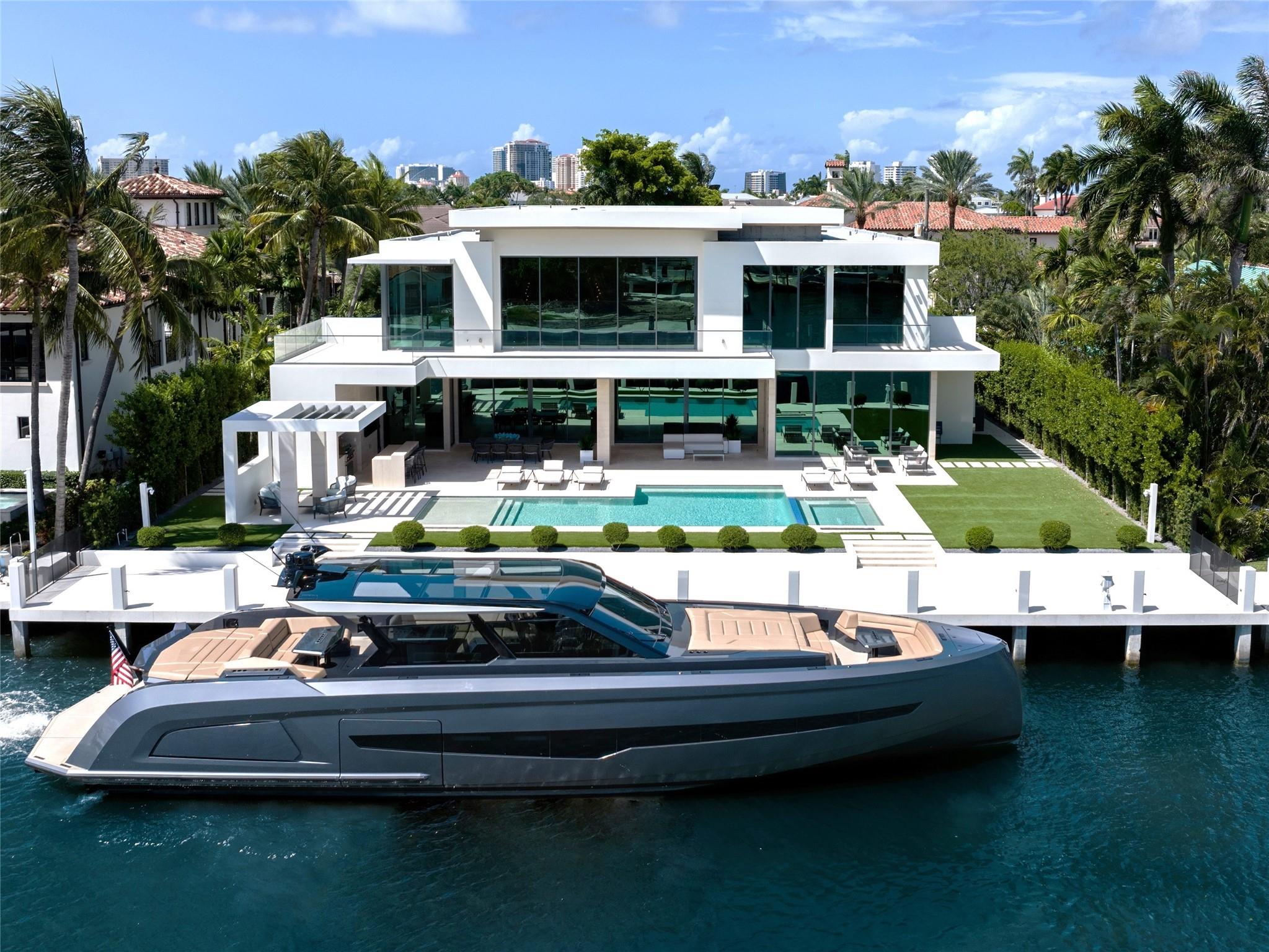2560 Del Lago Dr Fort Lauderdale, FL 33316