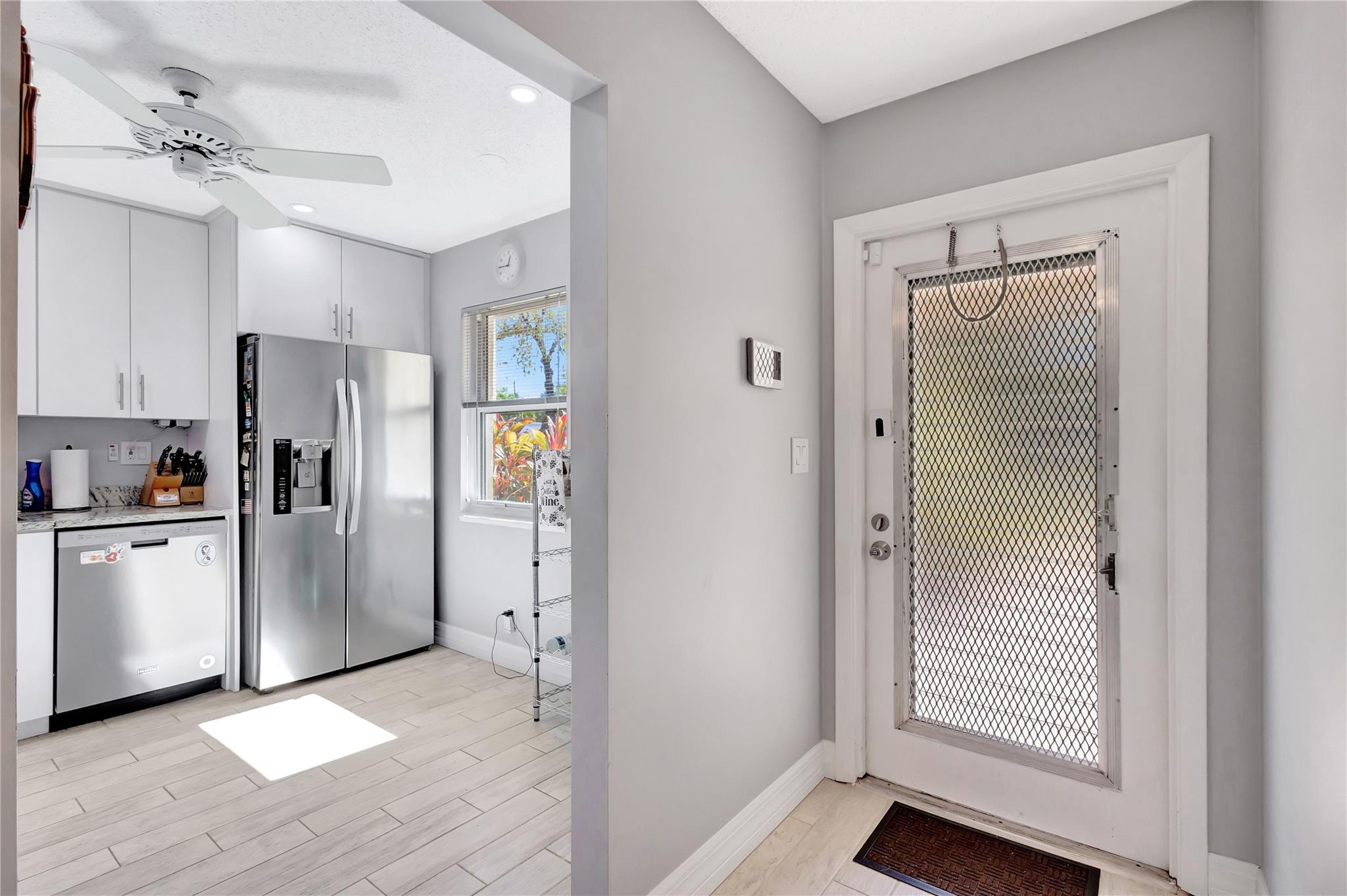 Photo 13 of home located at 113 Lake Susan Dr 113, West Palm Beach FL