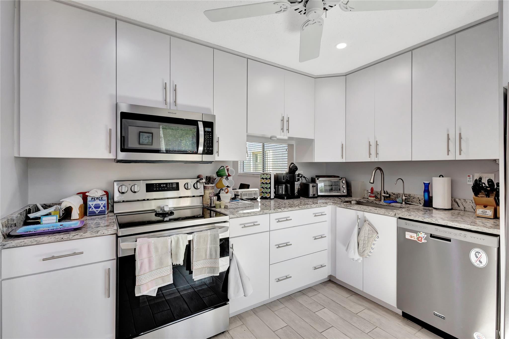 Photo 15 of home located at 113 Lake Susan Dr 113, West Palm Beach FL