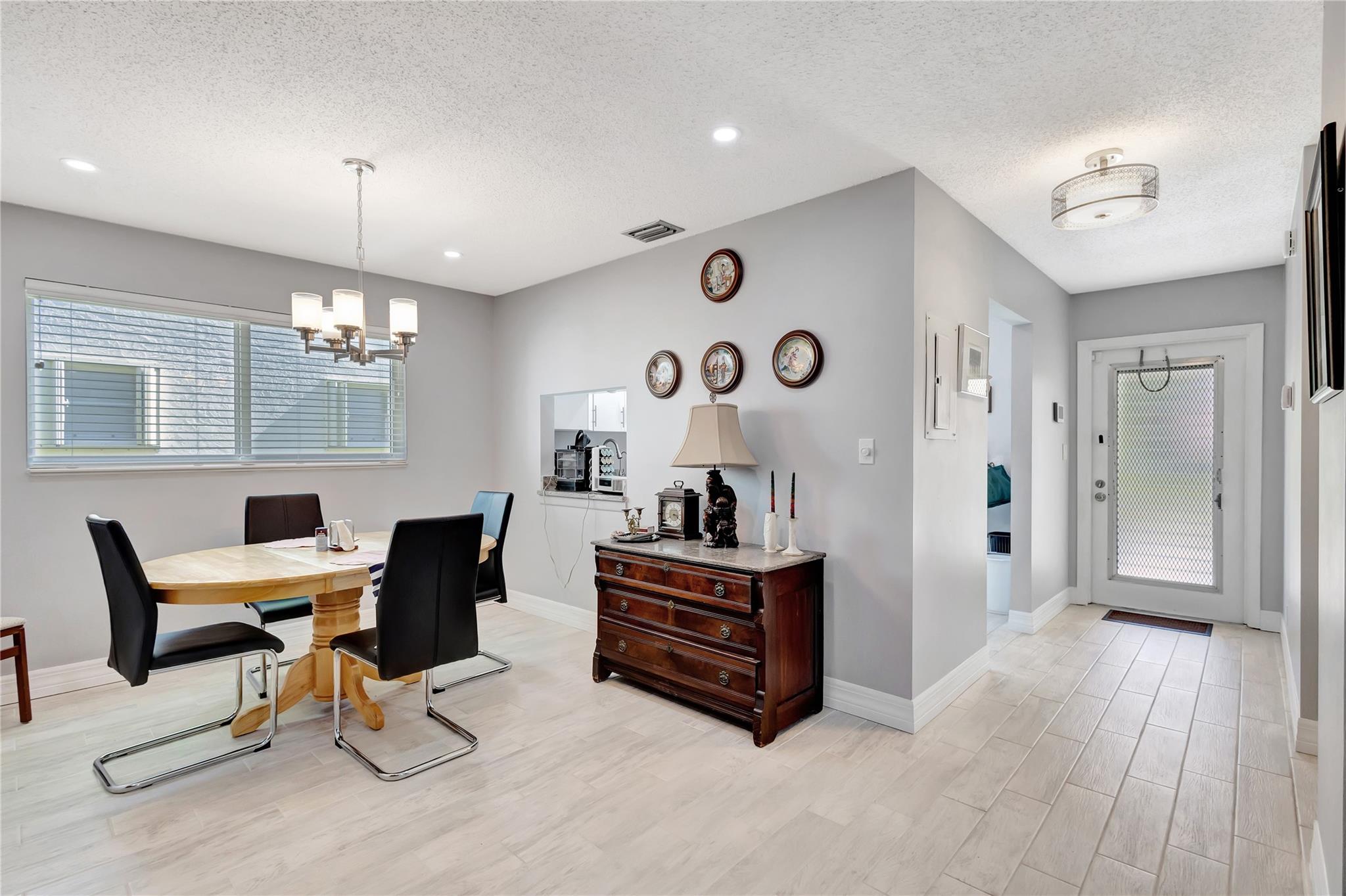 Photo 17 of home located at 113 Lake Susan Dr 113, West Palm Beach FL