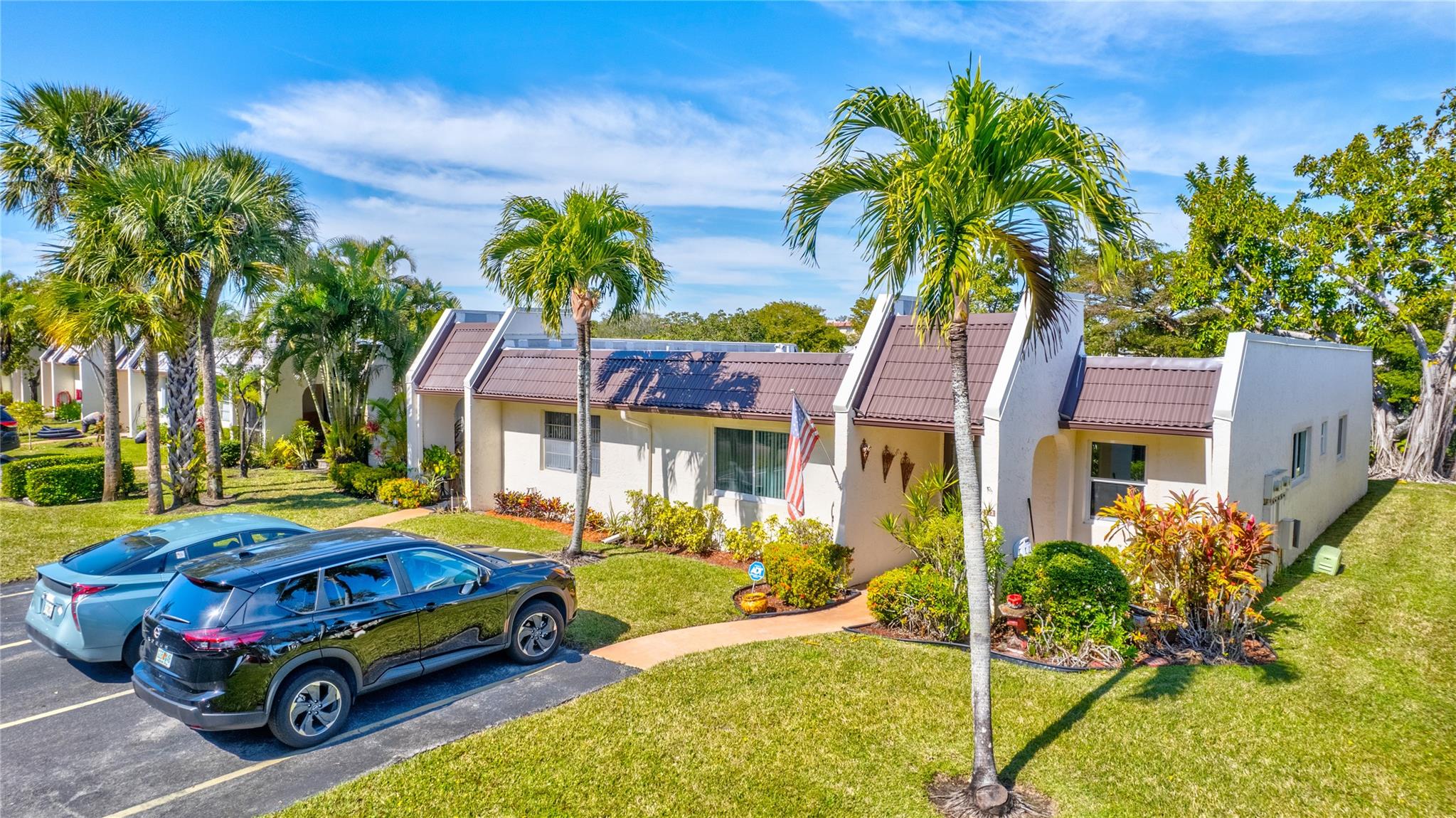 Photo 2 of home located at 113 Lake Susan Dr 113, West Palm Beach FL