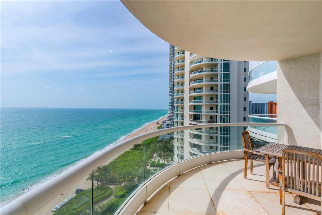 Apartamento à Venda em Sunny Isles Beach, FL