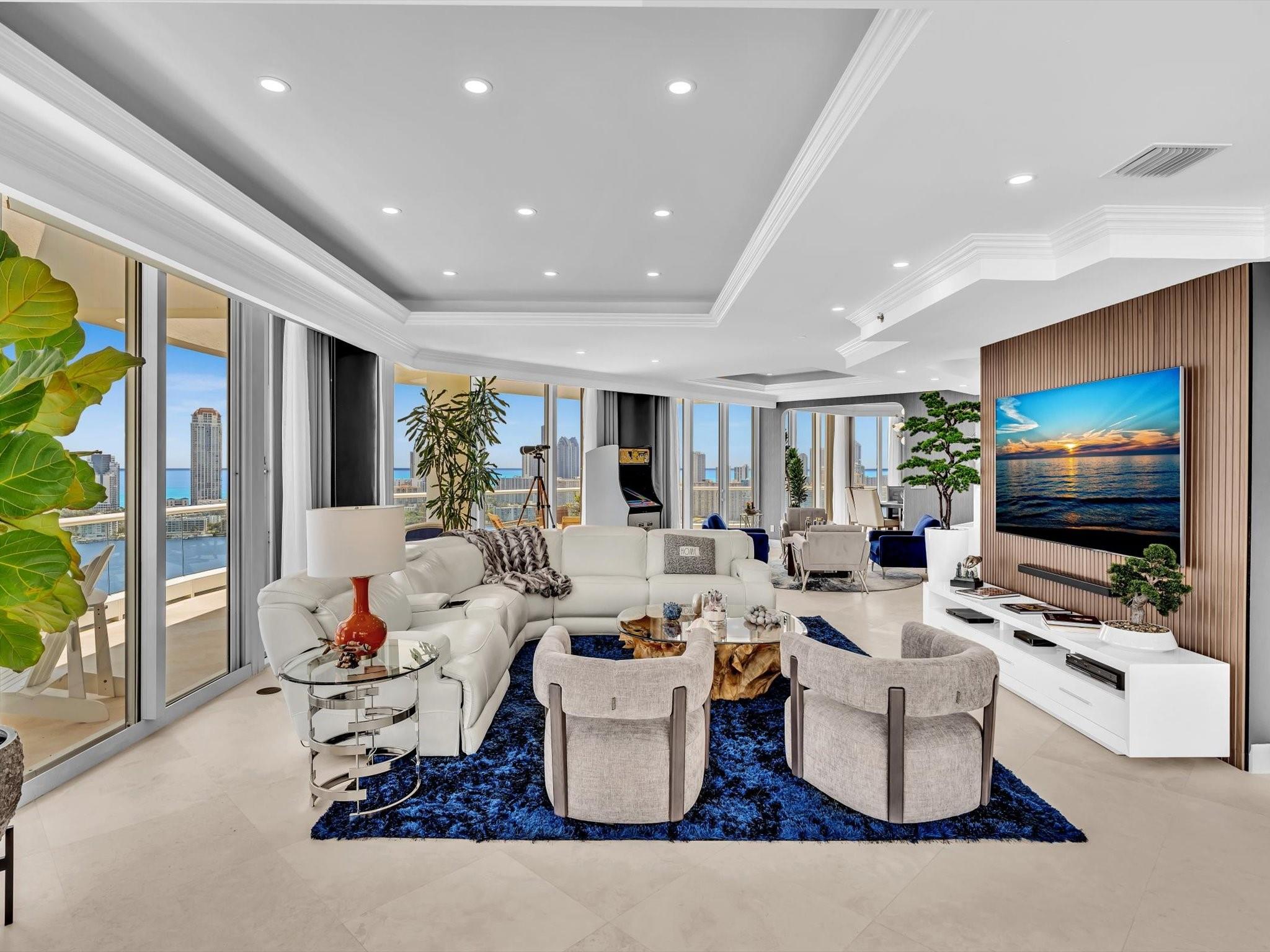 7000 Island Blvd PH-06