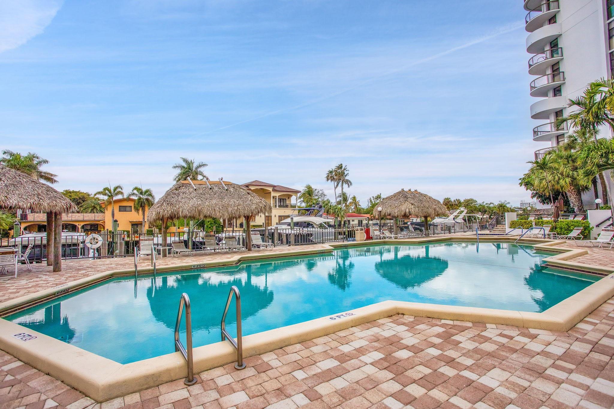 SEEING IS BELIEVING. YOU MUST COME AND SEE THIS (1530 SQUARE FOOT PER TAX ROLE) SPLIT 2 BEDROOM, 2 BATH, 2 TERRACE UNIT. THIS IS THE ONLY 2 BR, 2BA, & LARGEST 2 BR, 2BA UNIT IN THE BUILDING FOR SALE. DOCK, BBQ PATIO, SPANISH RIVER WATER VIEW FROM ALL ROOMS & KITCHEN.  THE EAT IN KITCHEN HAS A NEW WASHER/DRYER & REFRIDGERATOR. A/C LESS THAN 2 YEARS OLD, BATHROOMS RECENTLY UPGRADED, CONCRETE RESTORATION COMPLETED IN 2023, 40 YEAR INSPECTION PASSED. SPOTLESS & WELL MAINTAINED, OUTFITTED CLOSETS. YOU CAN MOVE RIHT IN. RENAISSANCE III IS TOTALLY GATED, THE PATIOS ARE AMAZING, DOCKAGE WHEN AVAILABLE, GYM, PARTY ROOM, LOBBY SECURED W/GUARD,ENTIRE PROPERTY GATED. THIS IS ONE OF VERY FEW BUILDINGS THAT IS UP TO DATE, SPRINKLERS IN THE UNIT. PET FRIENDLY W/WEIGHT RESTRICTION. 95 UNIS IN BUILDING.