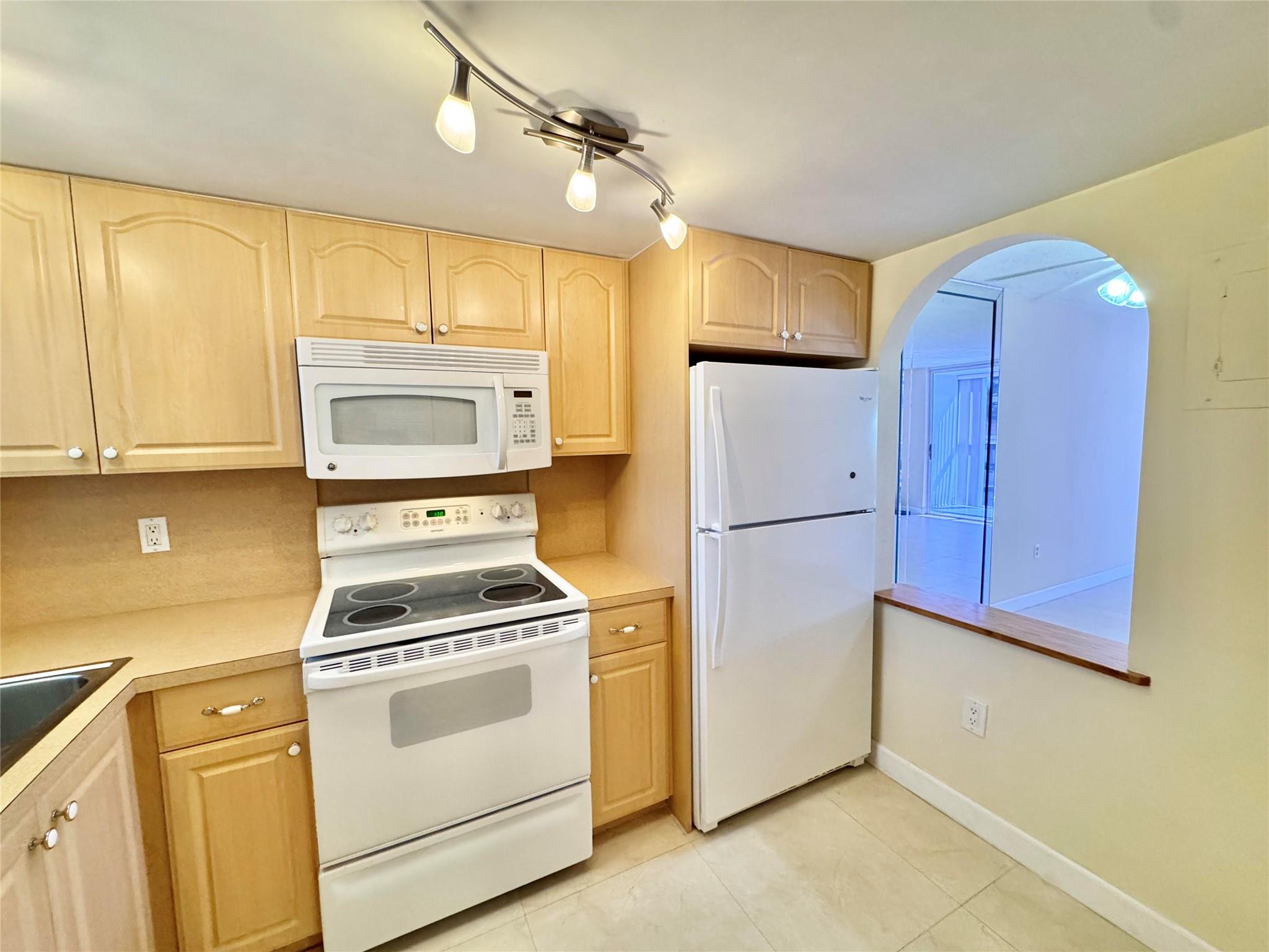 8100 Sunrise Lakes Blvd 212
