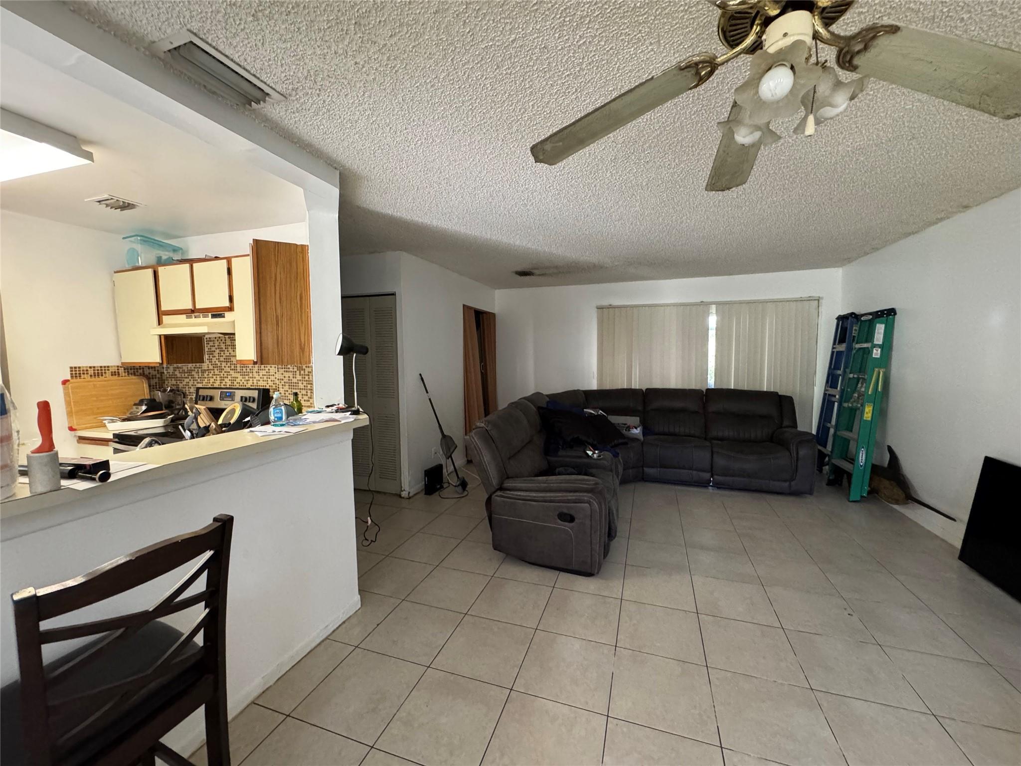 3429 44th St Unit 102, Lauderdale Lakes, Florida 33309