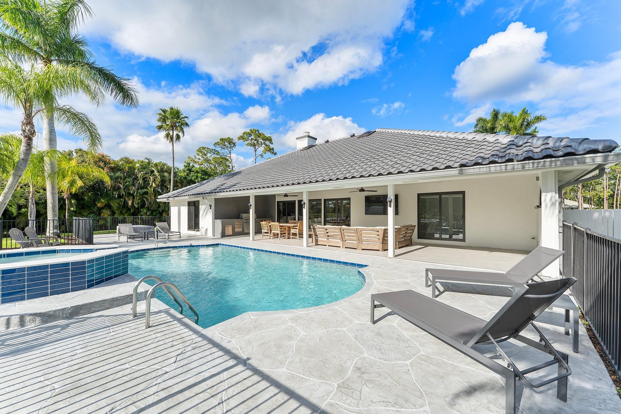 8611 Gullane Ct