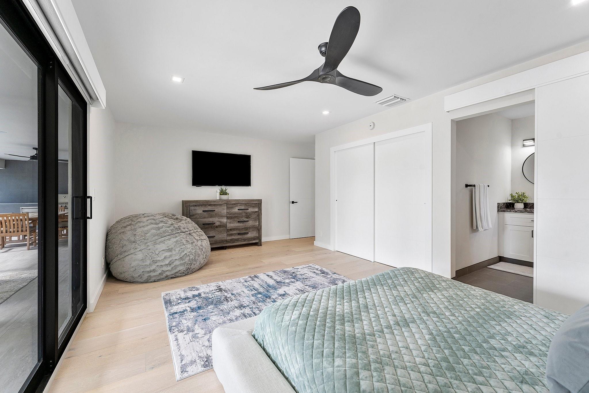 8611 Gullane Ct