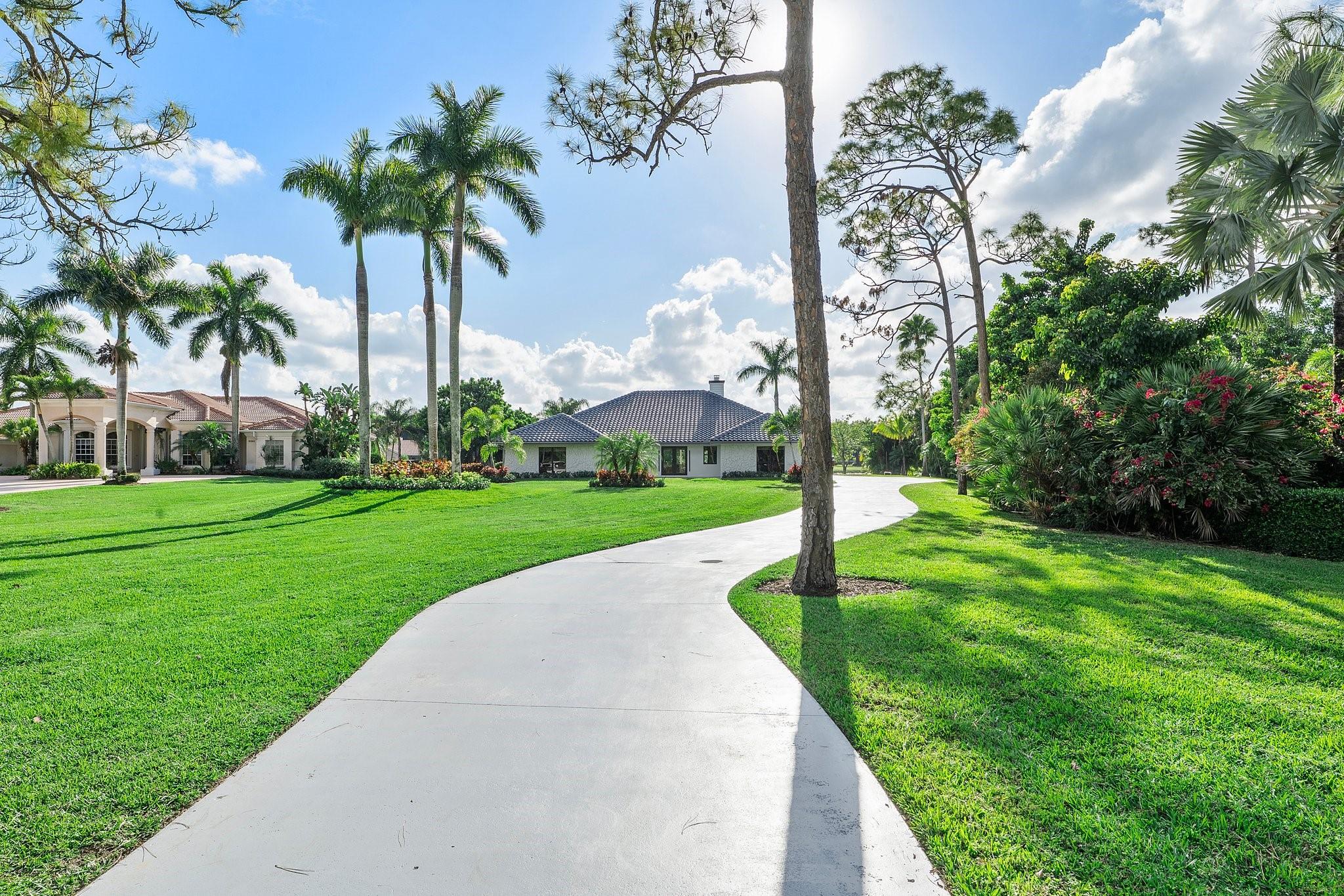 8611 Gullane Ct