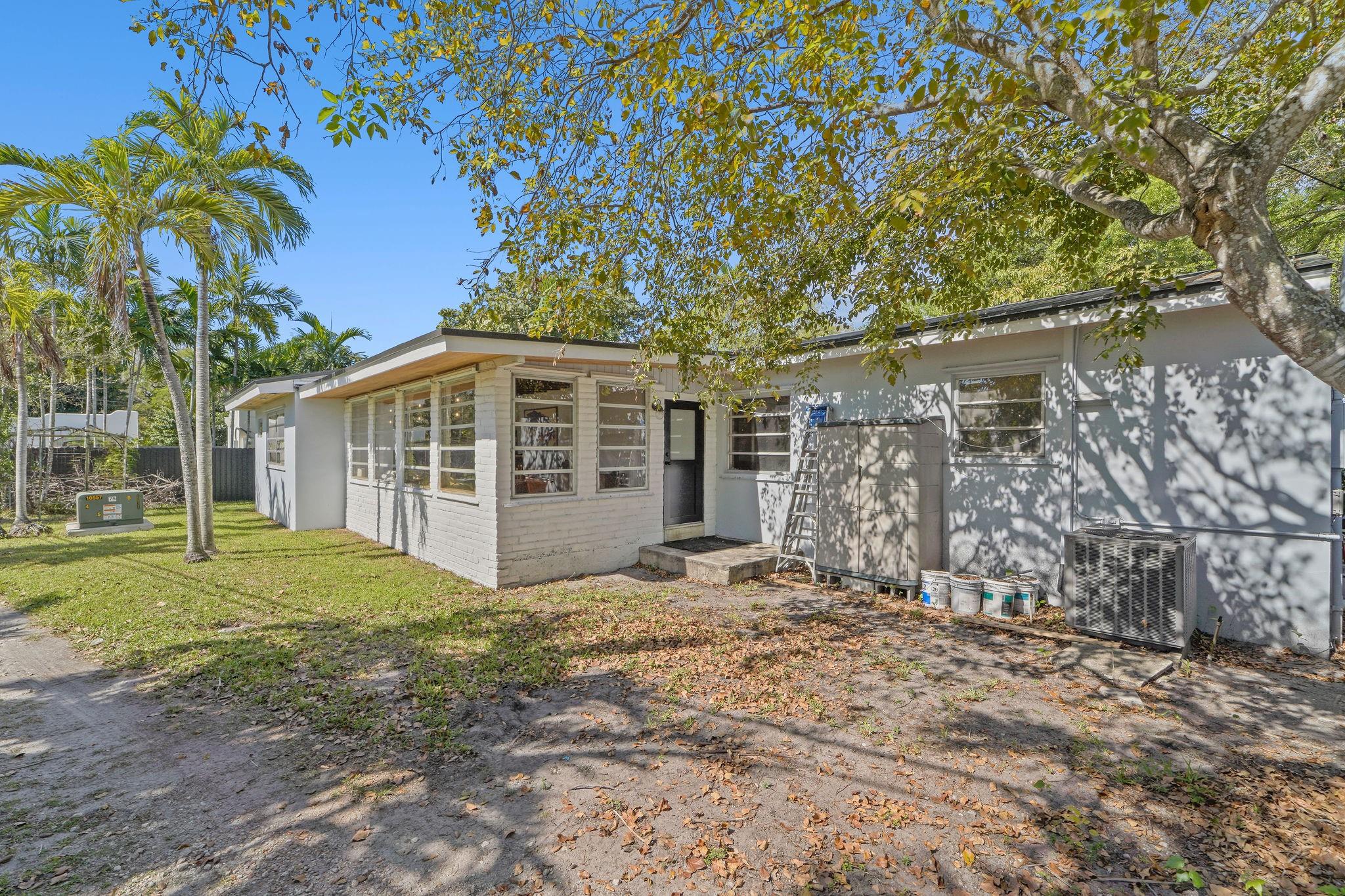 Image to showcase the property located at 165 Sunset Way