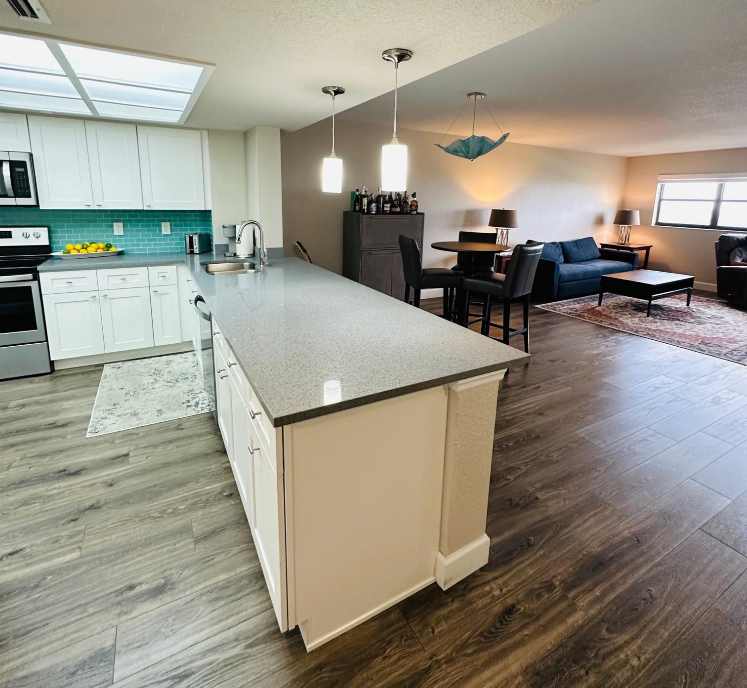 3200 Port Royale Drive N 2004