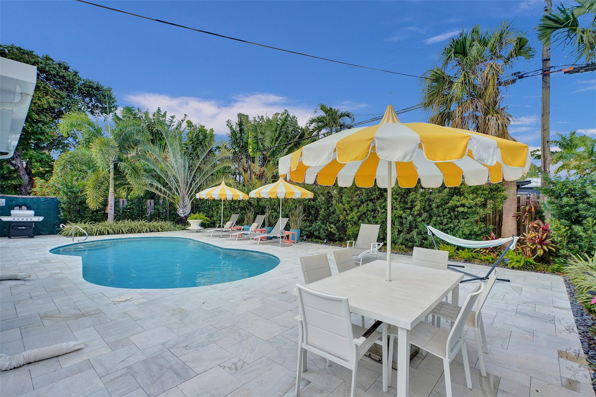 25 NE 26th Ct