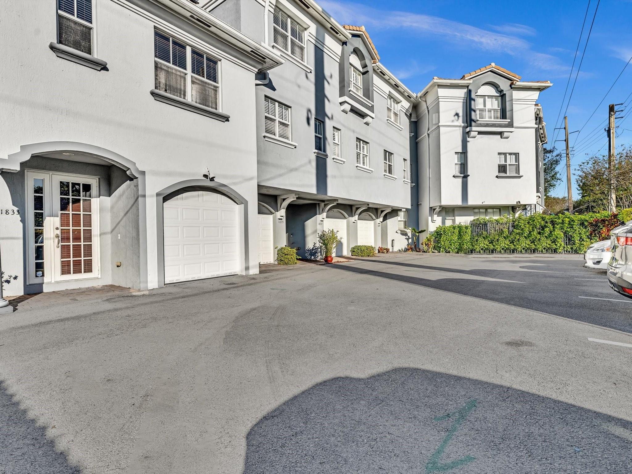 SEE BROKER REMARKS*PRIME LOCATION*Luxury 3 bdrm/3.5 bath Townhome-walk to everything on Wilton Drive, restaurants, Pickleball & tennis*Trader Joe's, Publix & Whole Foods are 5 minutes away*Only $100/mo HOA & no upcoming special assessments & full reserves are in place*3-story fee simple townhome**only need 3.5% down-payment*Brand new roof, fences, central A/C & WiFi appliances=Google Smart home*entire home water filtration system w/ reverse osmosis*private fenced backyard patio w/ new pavers*1 bedroom & full bath on 1st floor*Open kitchen layout w/ granite counters & SS appliances-opens to the dining area & is perfect for entertaining*Hurricane impact windows, doors & garage-Cat 5 rated*Third floor balcony w/ scenic Middle River water views*Freshly painted inside & out, pets OK, rent ASAP All ages, pets OK