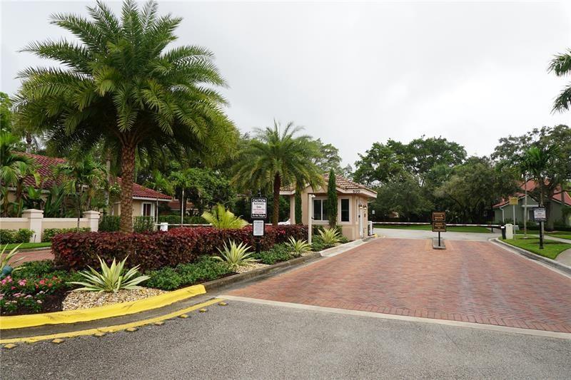 10180 5th St, Plantation, Florida 33324