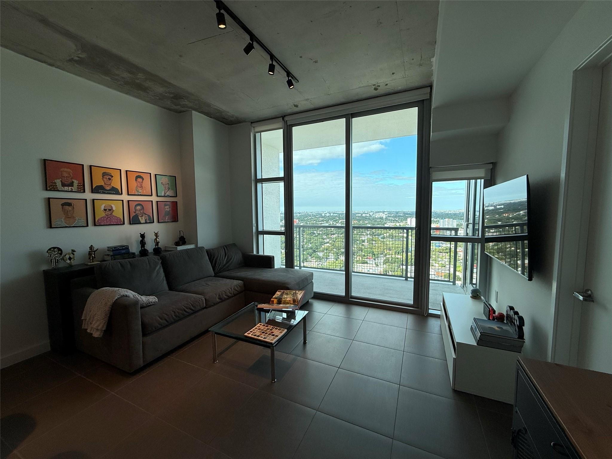 3301 NE 1 Avenue H2605