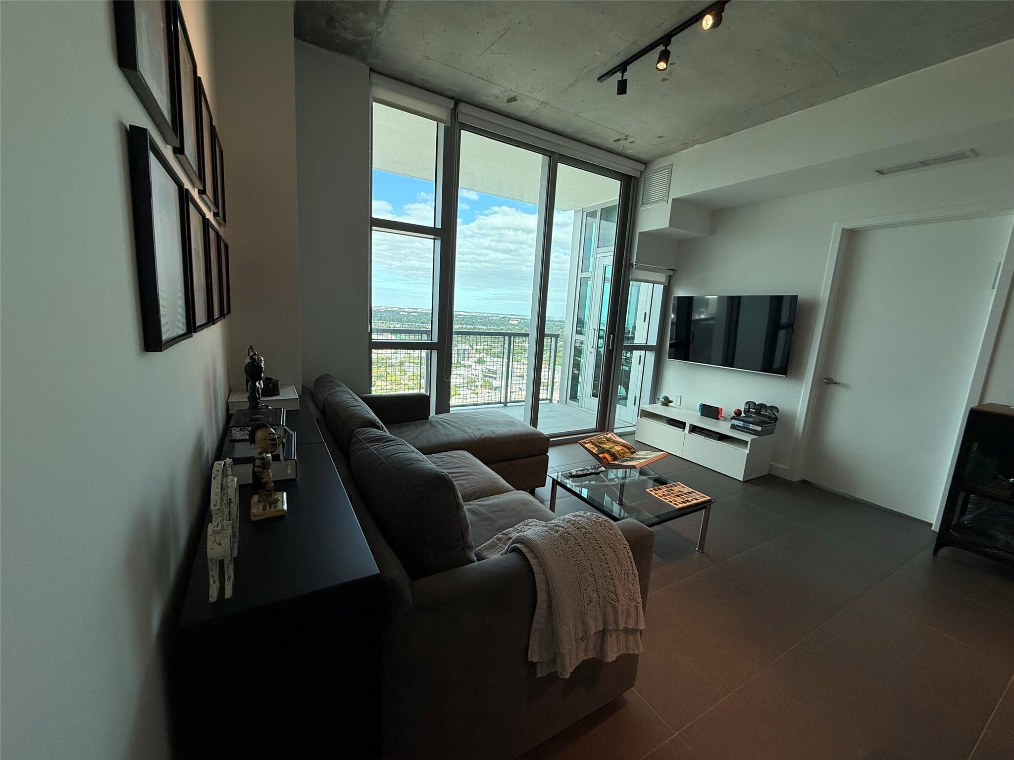3301 NE 1 Avenue H2605
