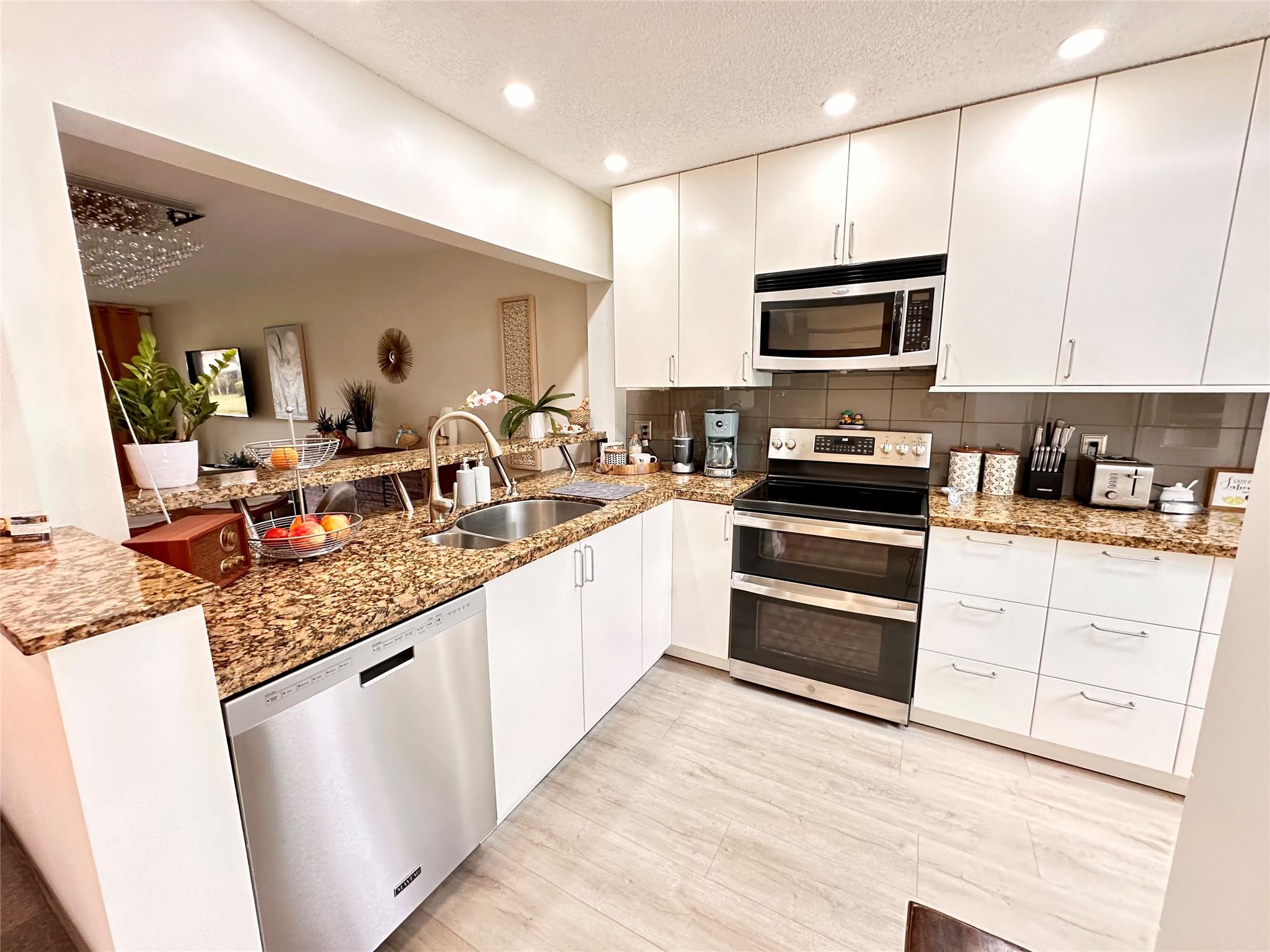 4340 Carambola Cir N
