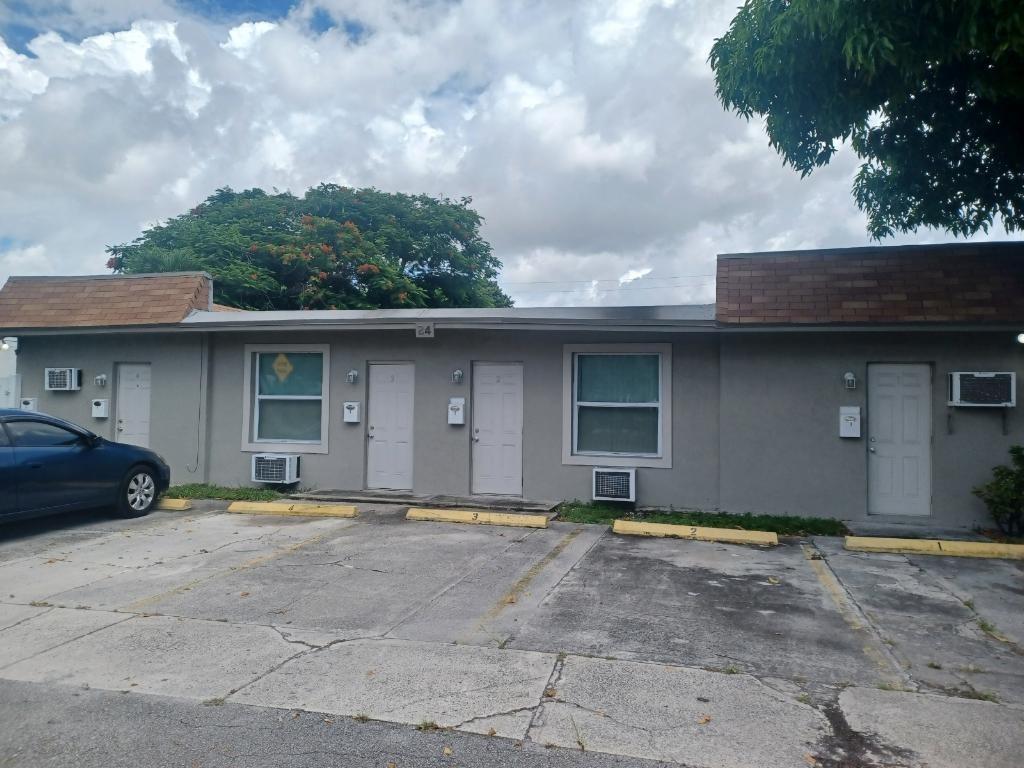 24 13th St Unit 1-5, Dania Beach, Florida 33004