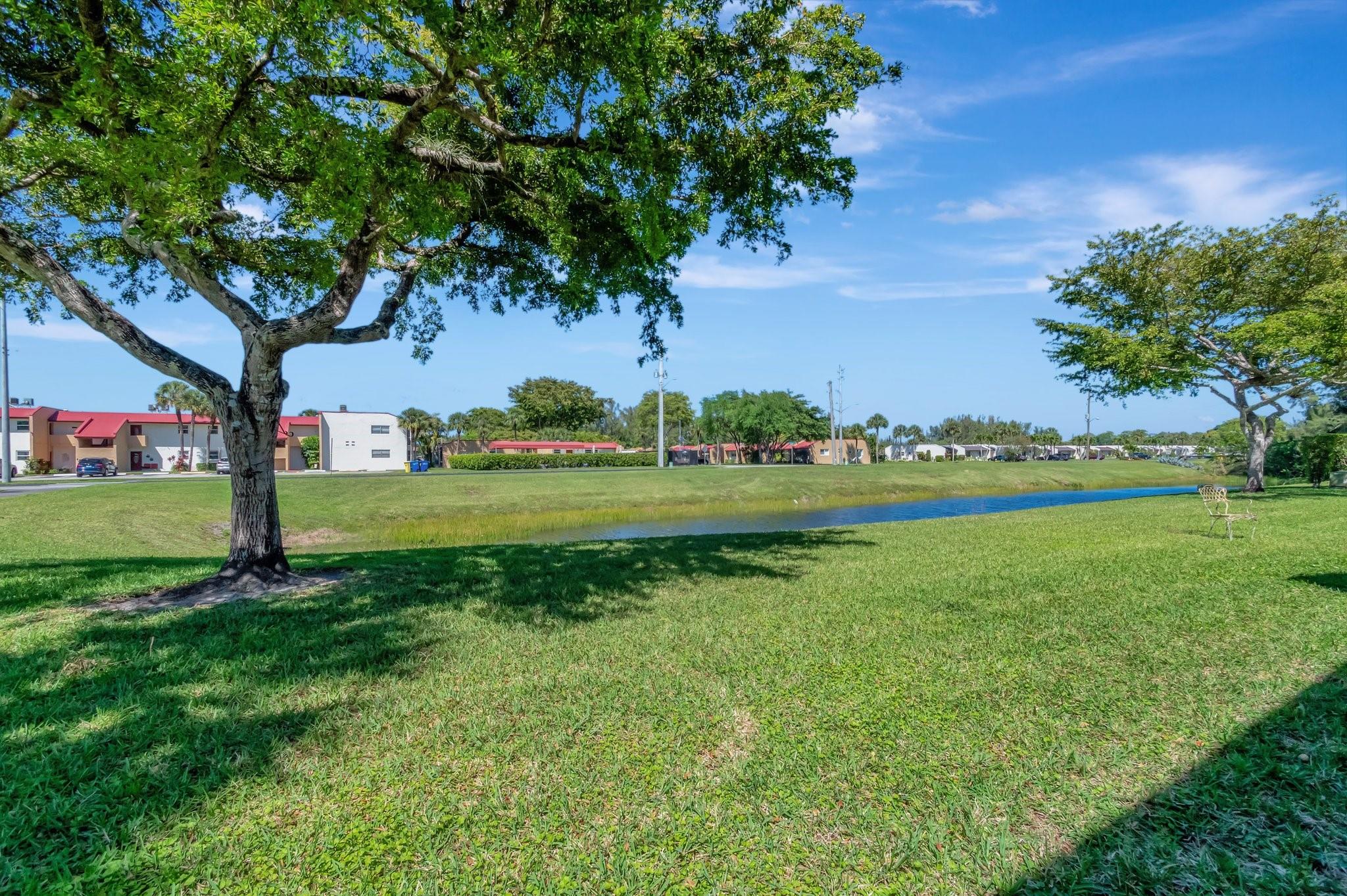Photo 30 of home located at 100 Lake Meryl Dr 201, West Palm Beach FL